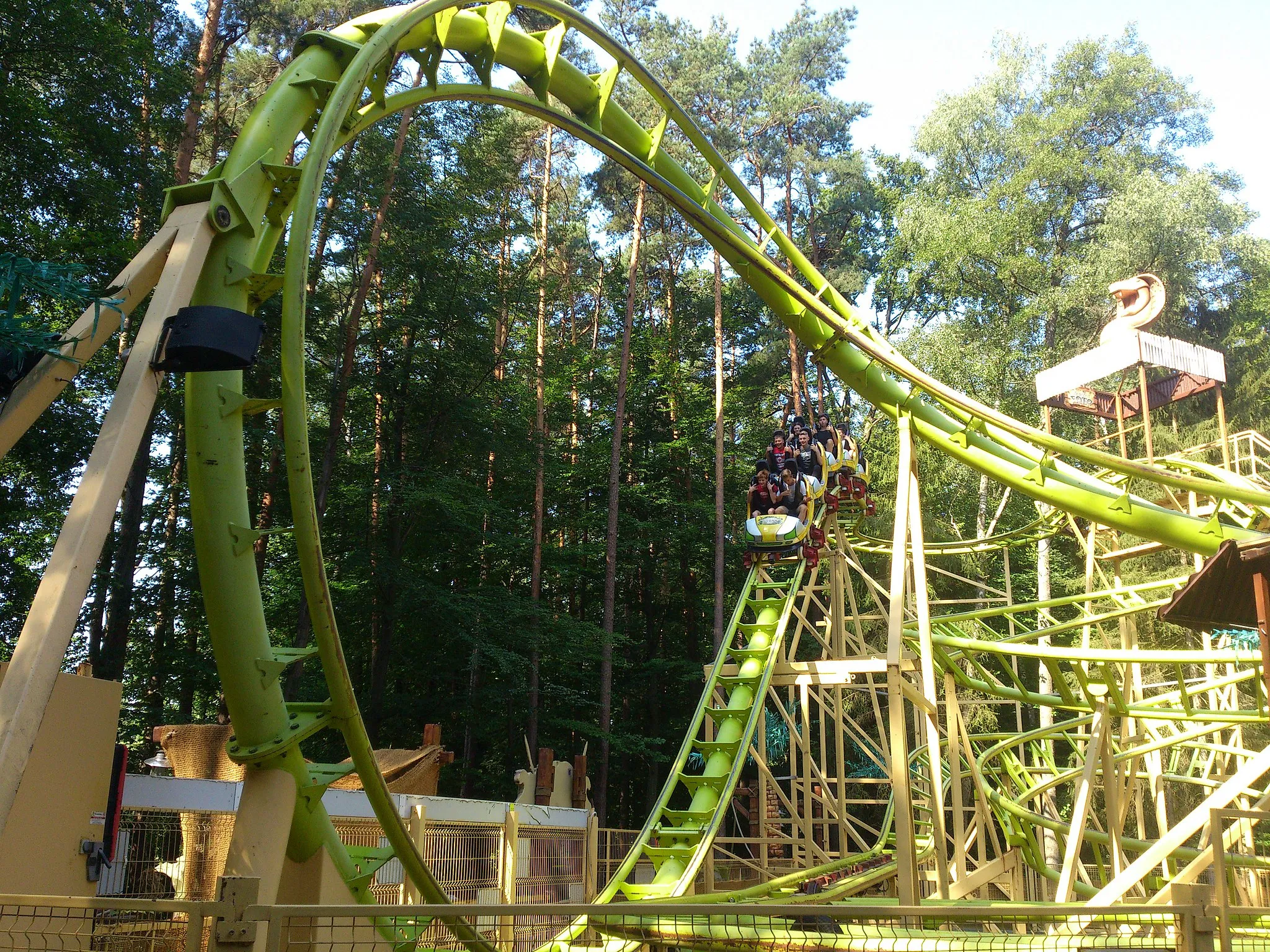 Photo showing: Roller coaster "Cobra" at Freizeit-Land Geiselwind