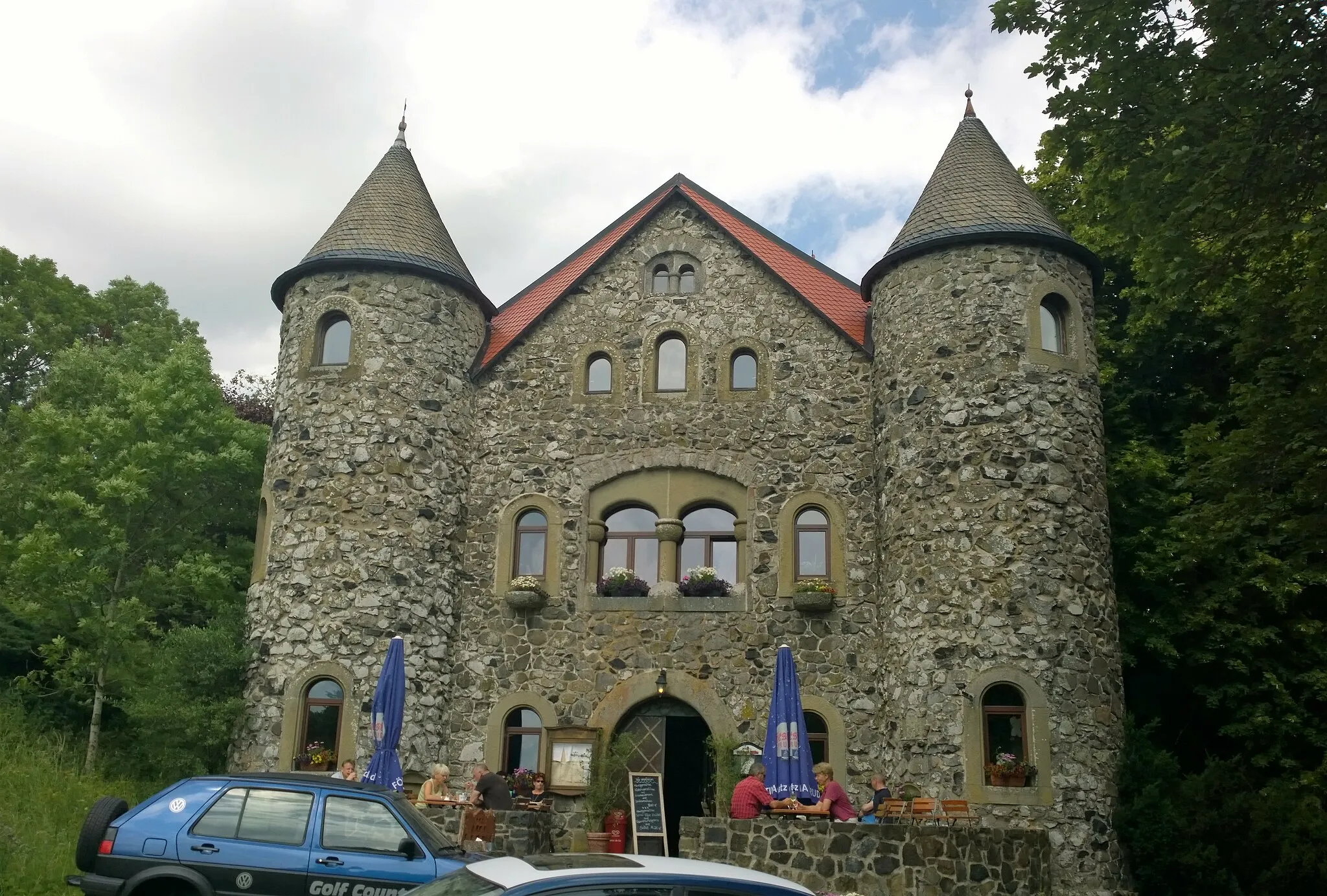 Photo showing: Jagdschloss Holzberg, Südseite des neoromanischen Neubaus von 1910