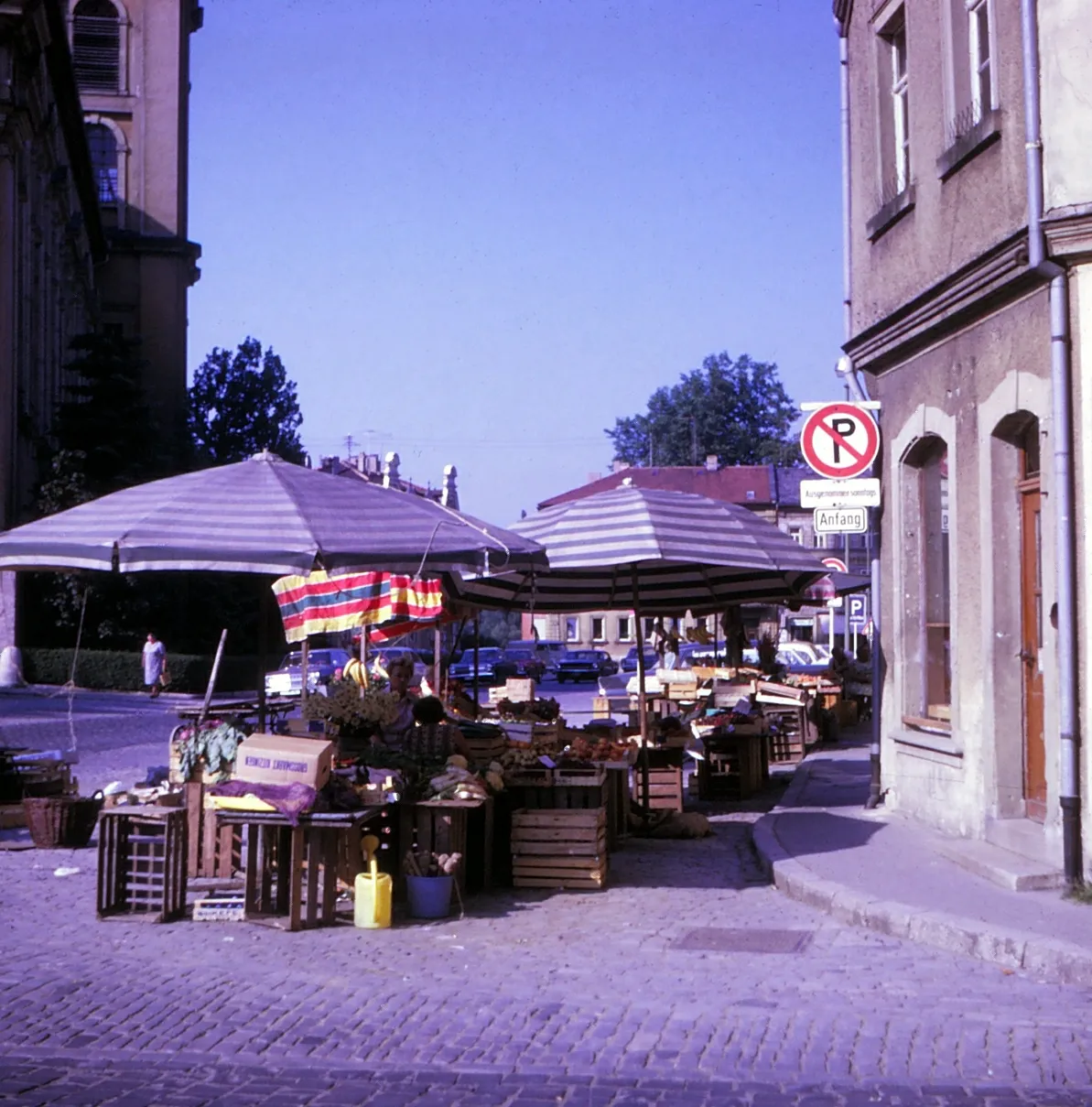 Photo showing: West Germany - Kitzingen - Open Market - July 1970