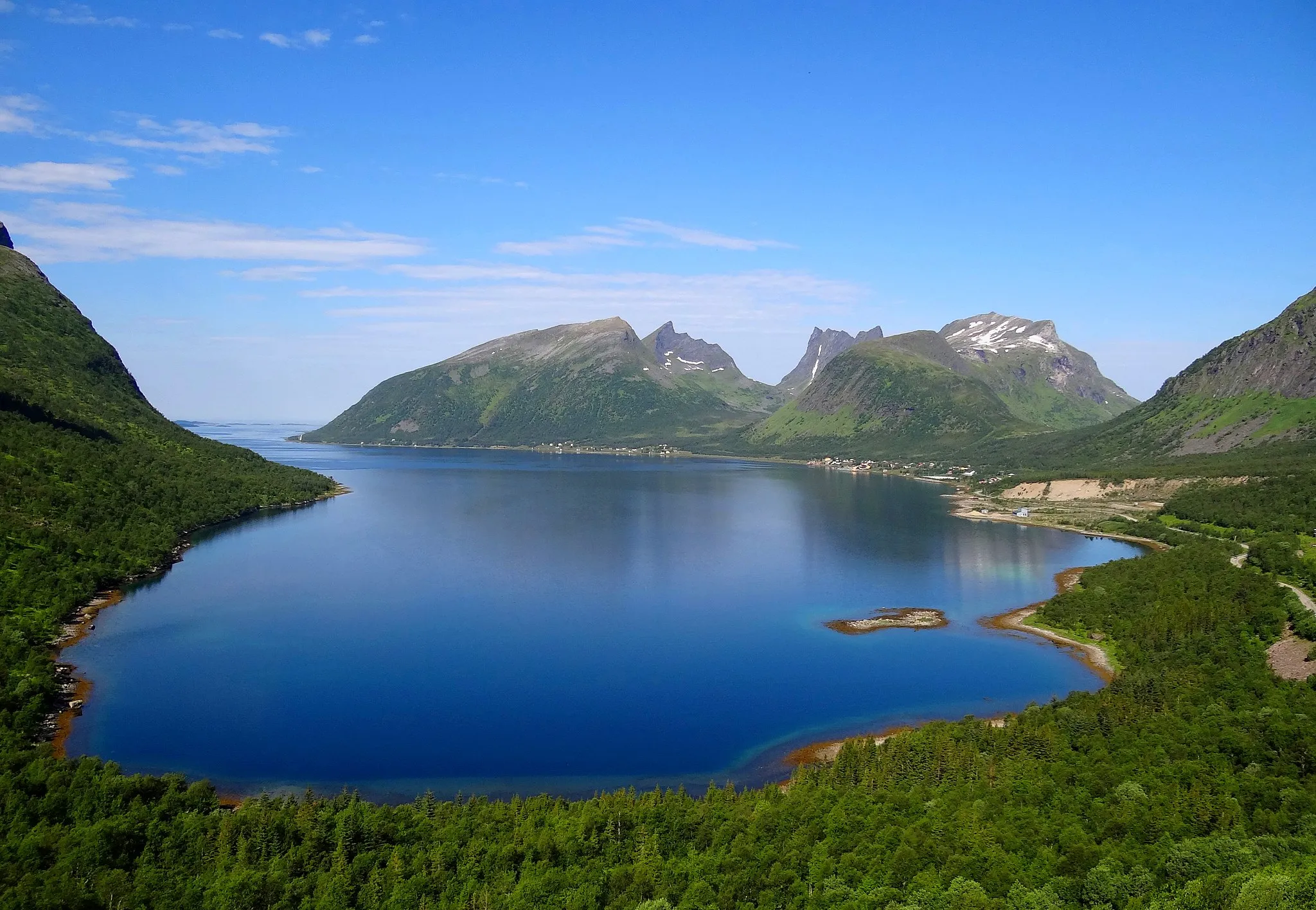 Photo showing: A view from a lookout platform at the end of Bergsbotnen, the innermost arm of Bergsfjorden, on Senja, Norway