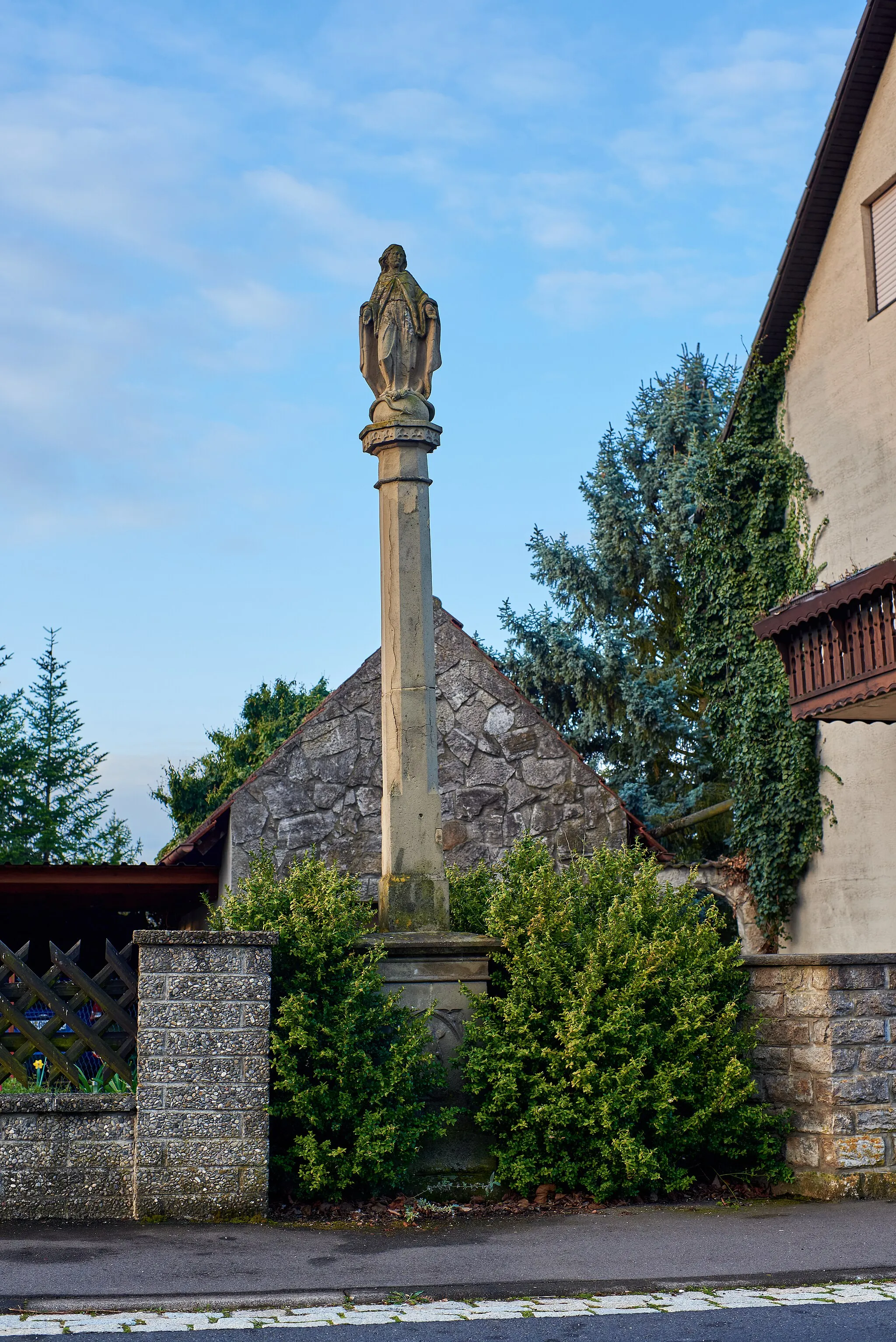 Photo showing: Oberschwarzach: Wiebelsberg, Mariensäule D-6-78-164-56