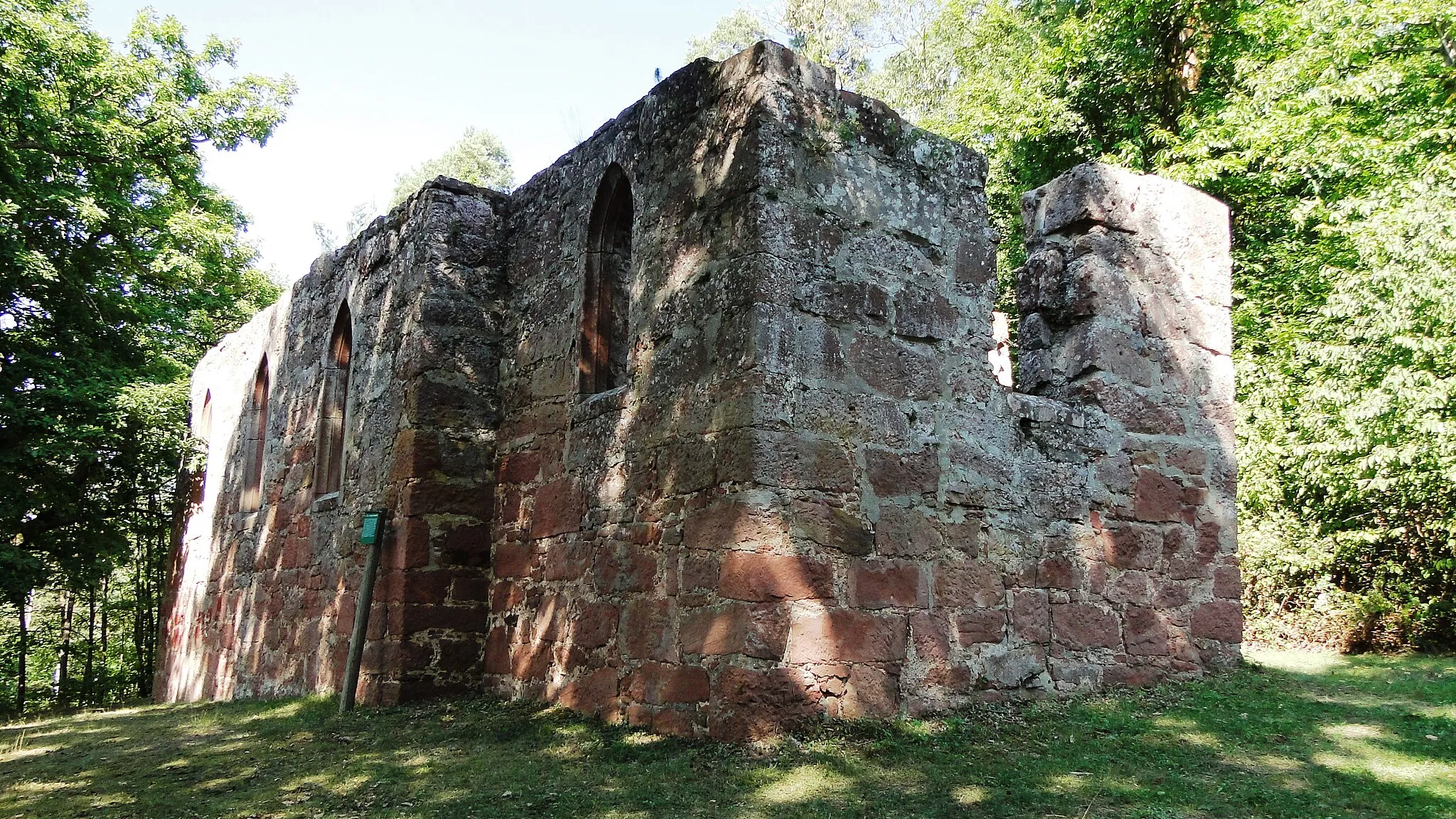 Photo showing: ruin of the 17th-century Centgrafenkapelle above Bürgstadt, Germany
