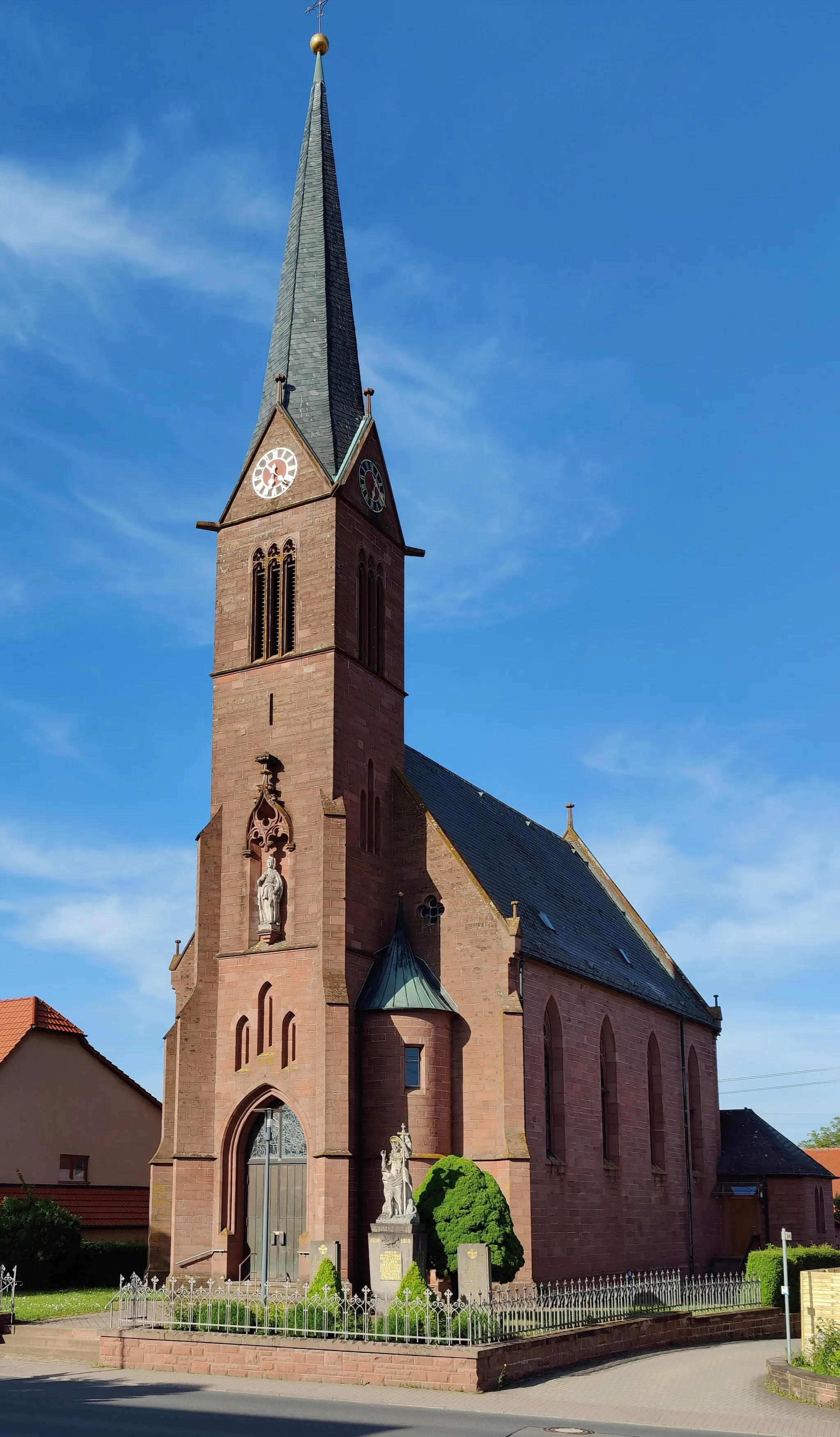 Photo showing: Katholische Pfarrkirche St. Peter und Paul Steinbach, Gemeinde Külsheim, Main-Tauber-Kreis, Baden-Württemberg, Deutschland
