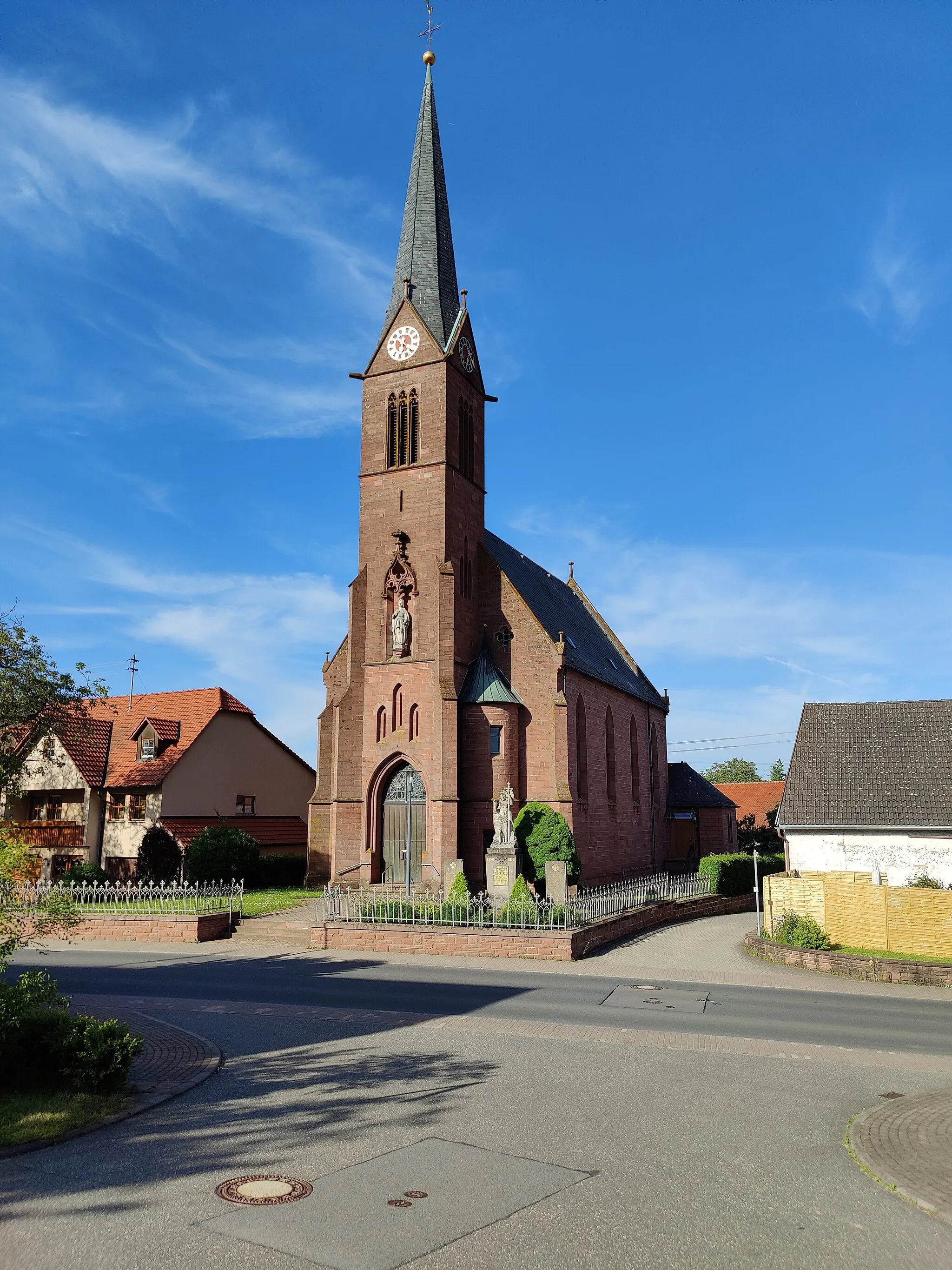 Photo showing: Katholische Pfarrkirche St. Peter und Paul Steinbach, Gemeinde Külsheim, Main-Tauber-Kreis, Baden-Württemberg, Deutschland