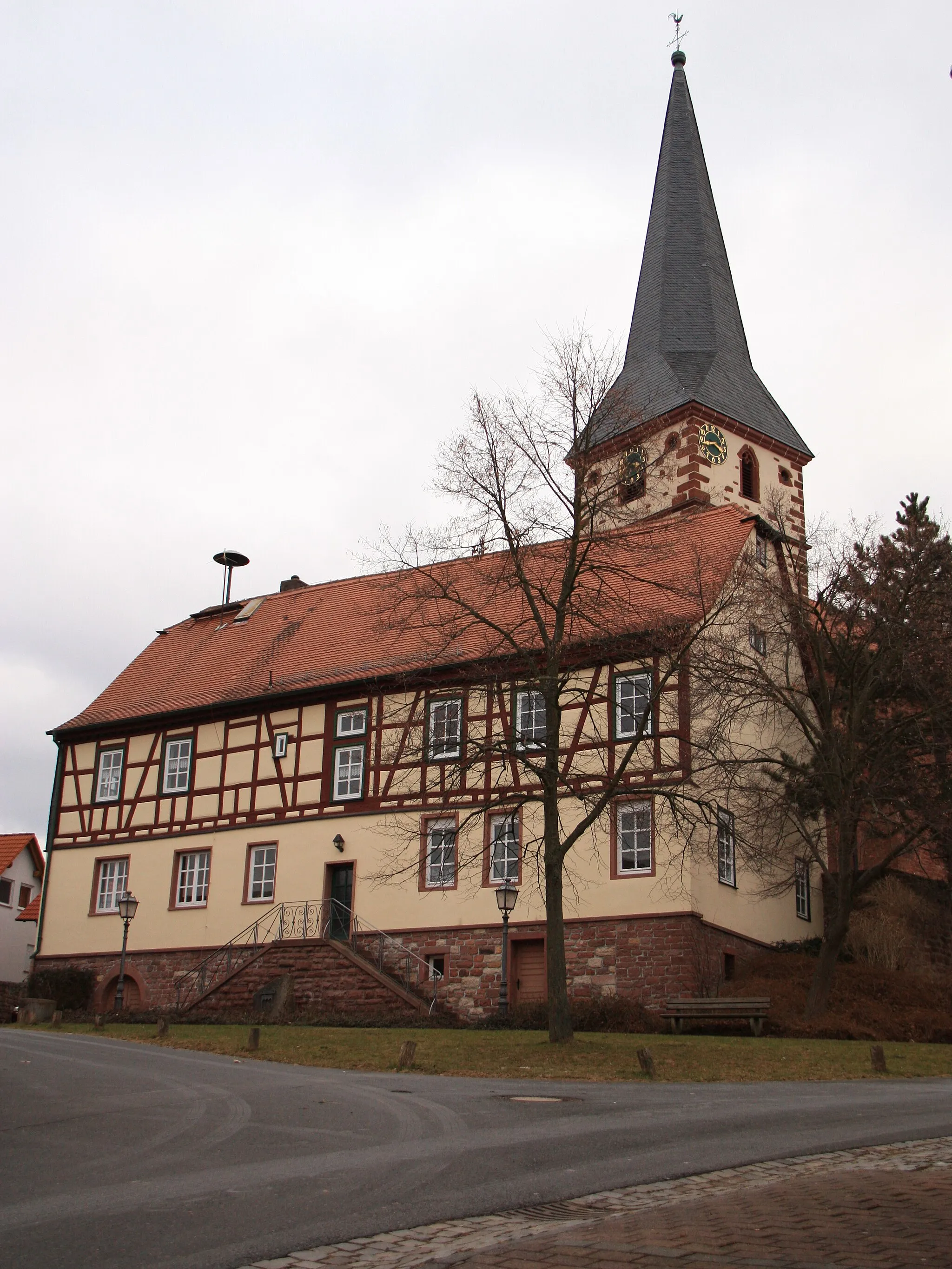 Photo showing: Rathaus und Pfarrkirche in Röllbach