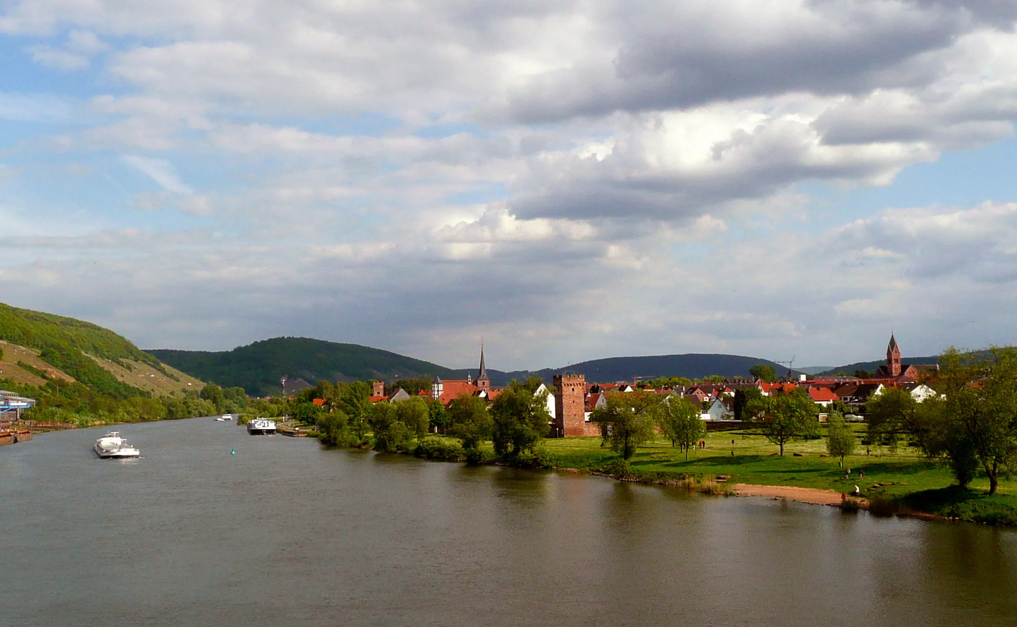 Photo showing: Wörth am Main viewed from the Main bridge