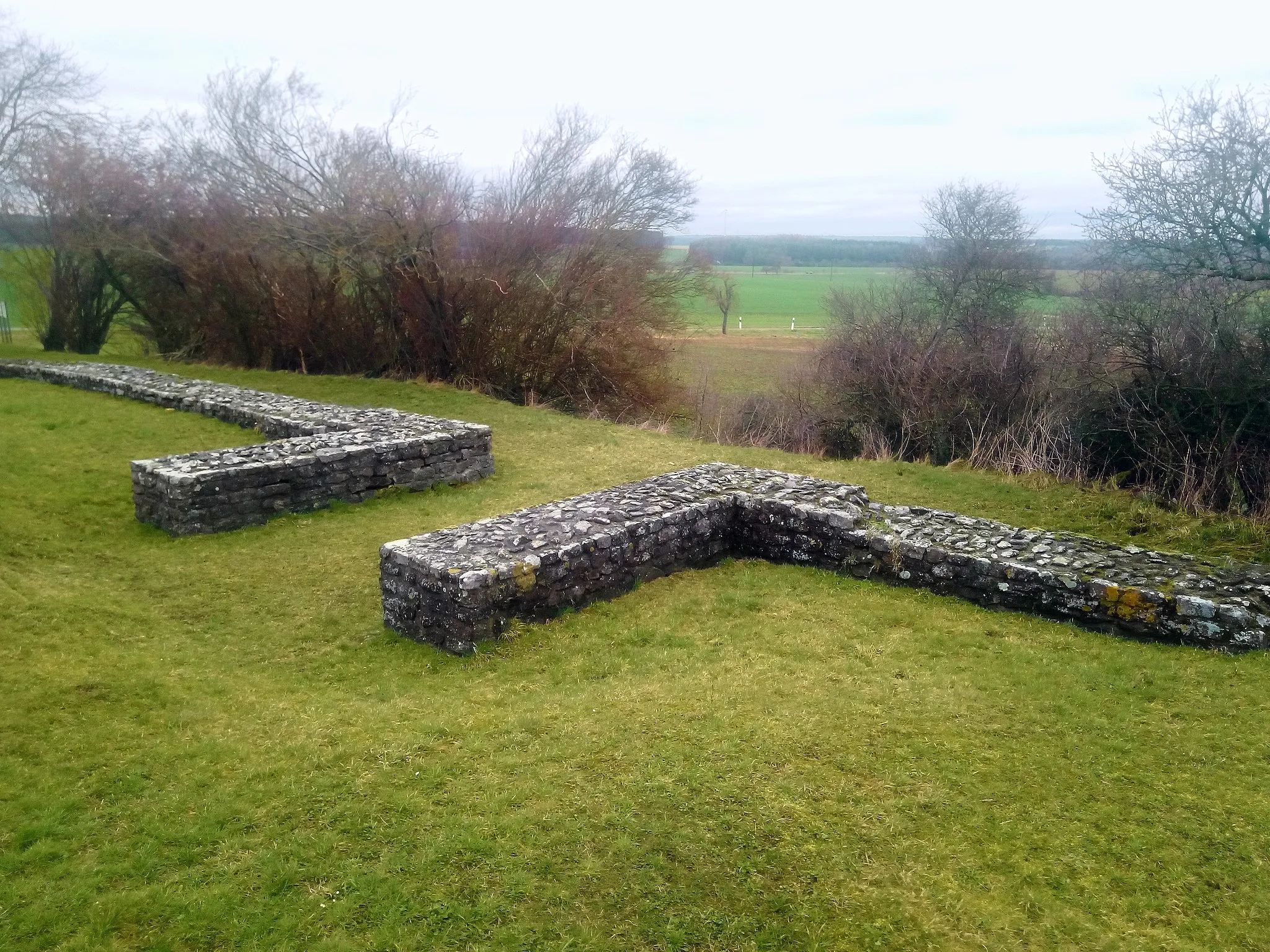 Photo showing: Rekonstruiertes Osttor des Kleinkastell Haselburg, Gerolzahn, 49.6334797, 9.3304911