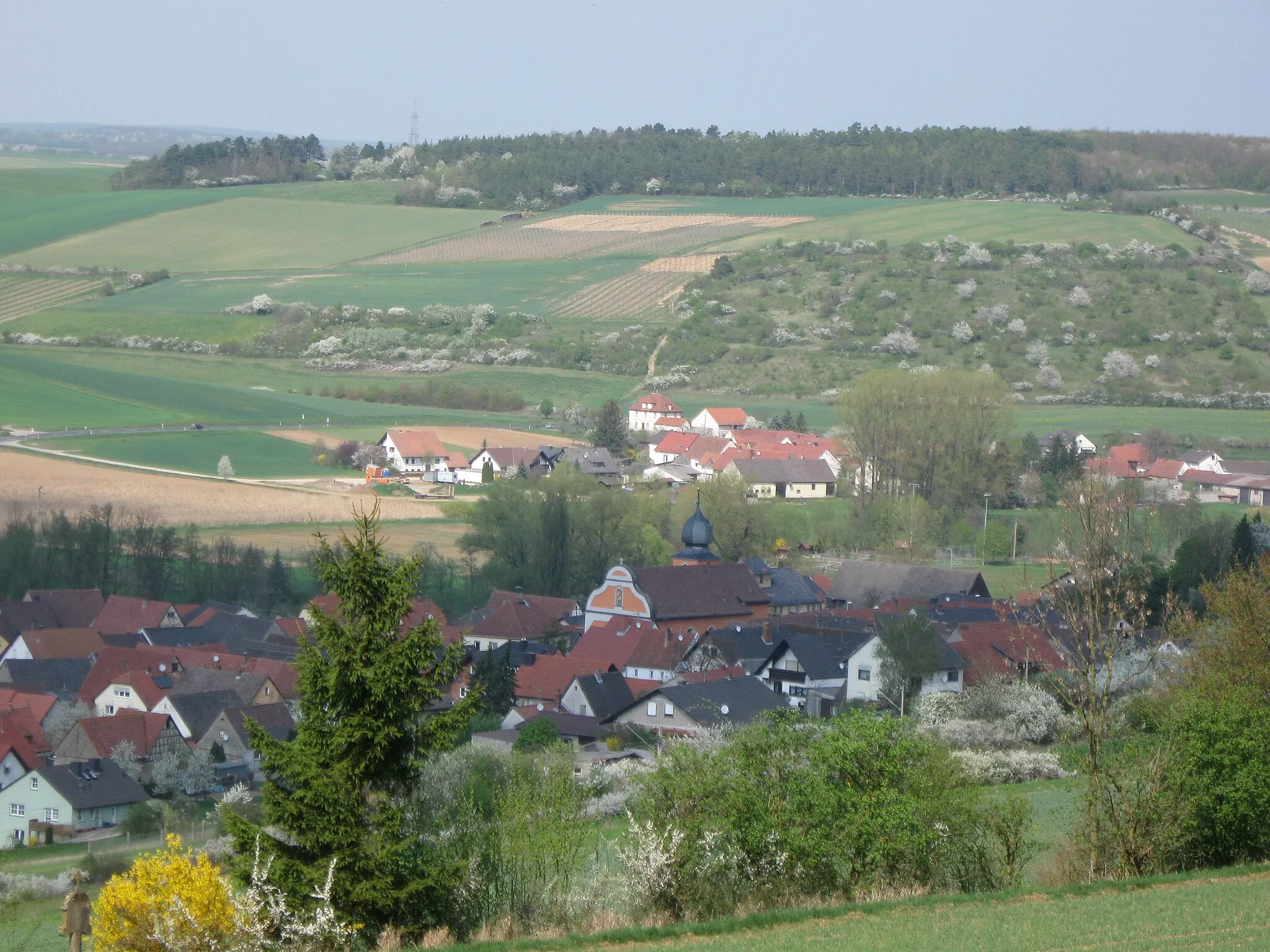Photo showing: Werntal bei Reuchelheim - Blick von der Höhe (Nähe St. Radegundis)