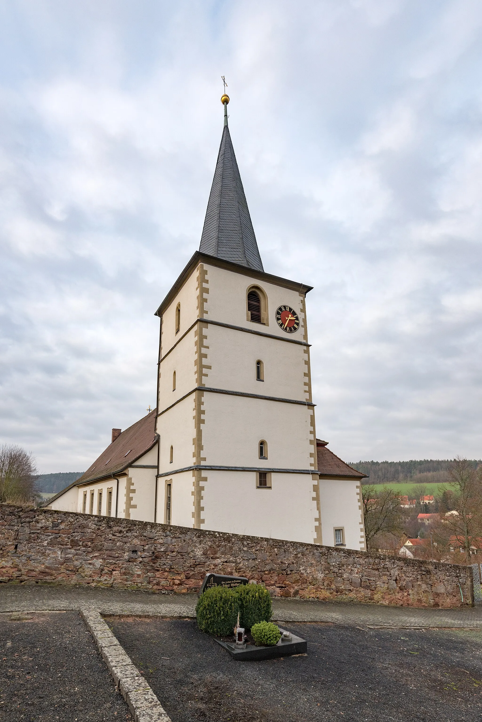 Photo showing: Schönau an der Brend, Burgwallbach, Kirchweg 4, Kath. Pfarrkirche Hl. Dreifaltigkeit