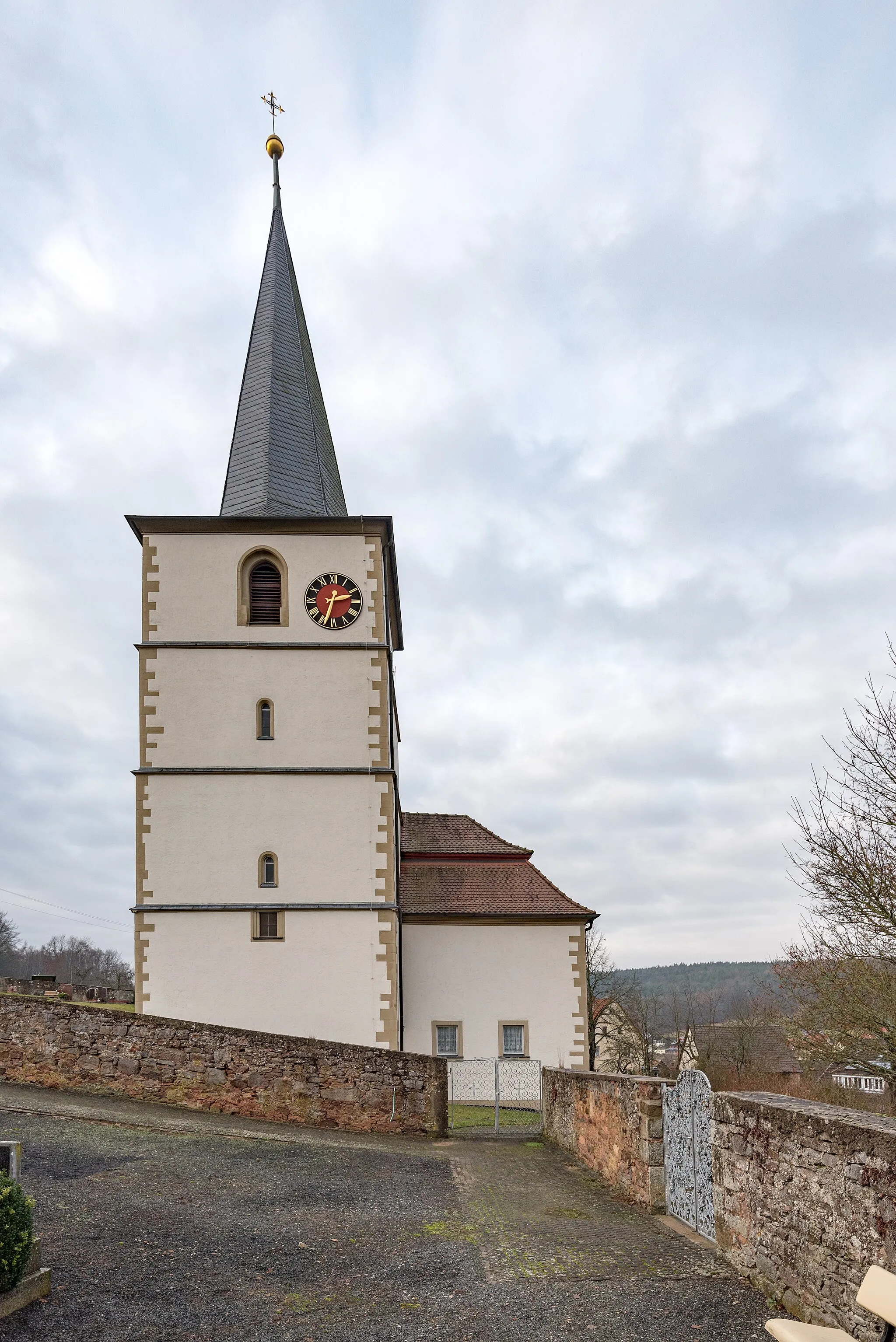 Photo showing: Schönau an der Brend, Burgwallbach, Kirchweg 4, Kath. Pfarrkirche Hl. Dreifaltigkeit