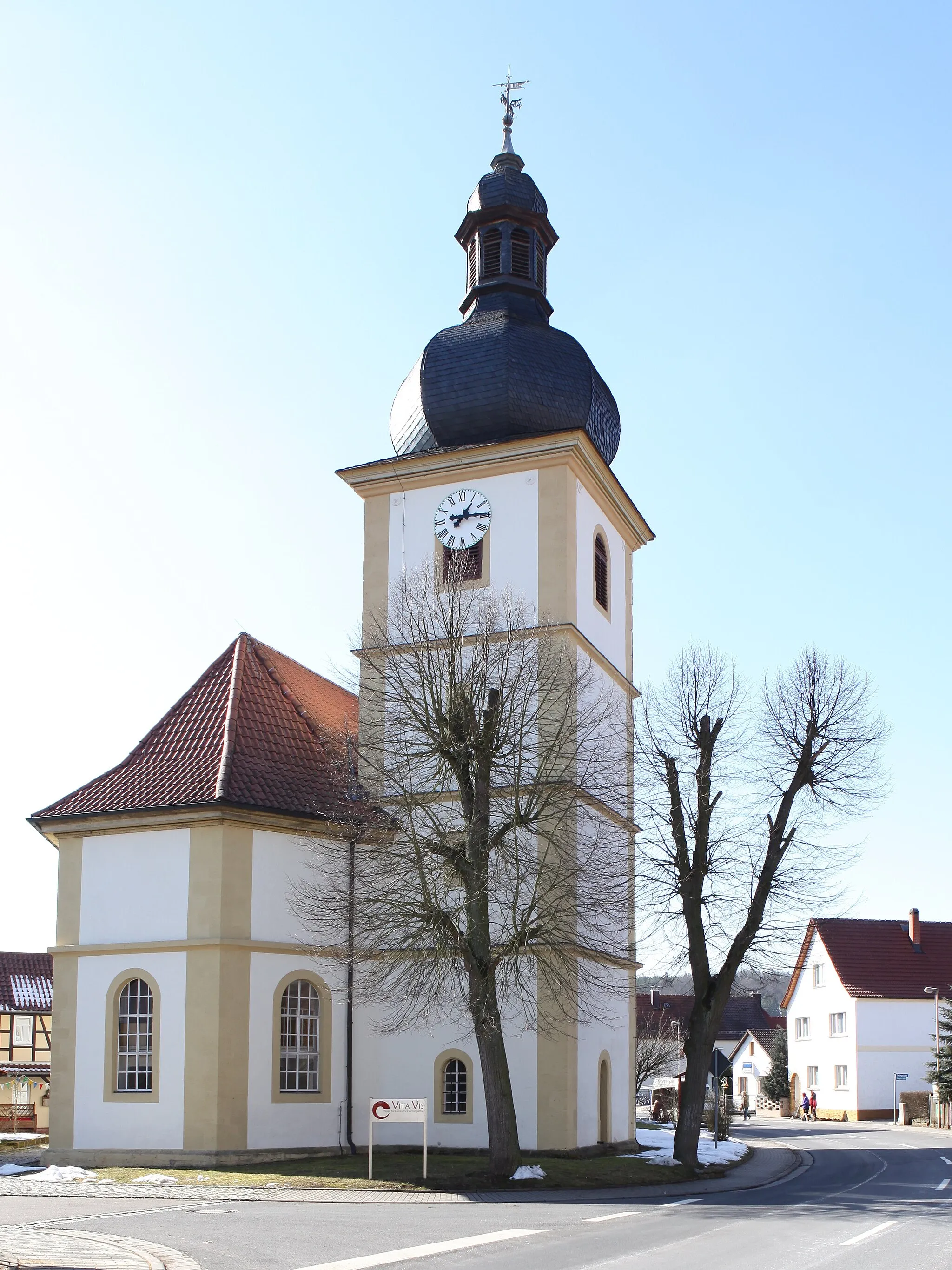 Photo showing: Chor und Turm der Ev. Kirche in Seidingstadt, OT von Straufhain, Landkreis Hildburghausen