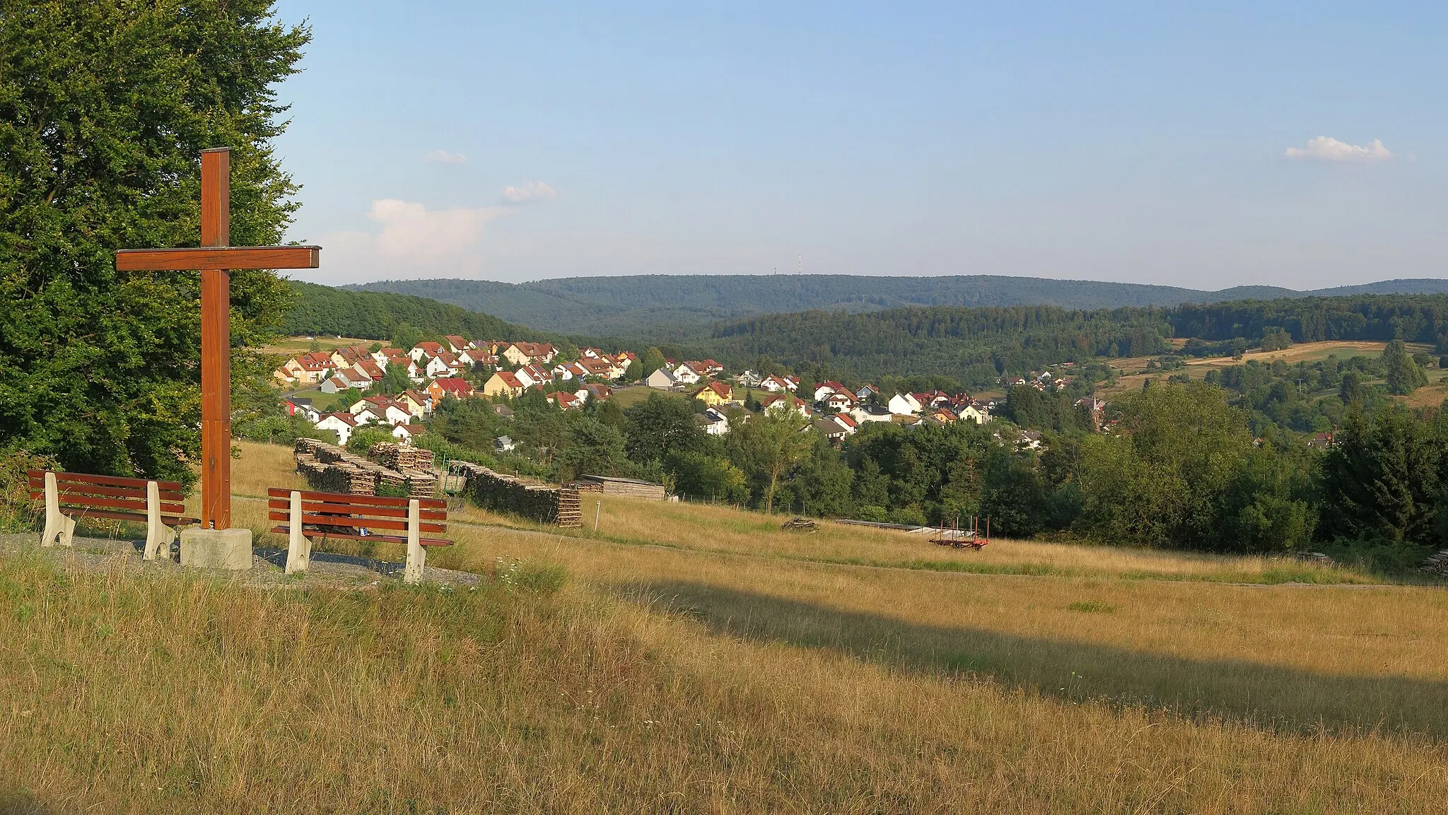 Photo showing: Weyside cross near Weibersbrunn in the Spessart. In the background the Geiersberg