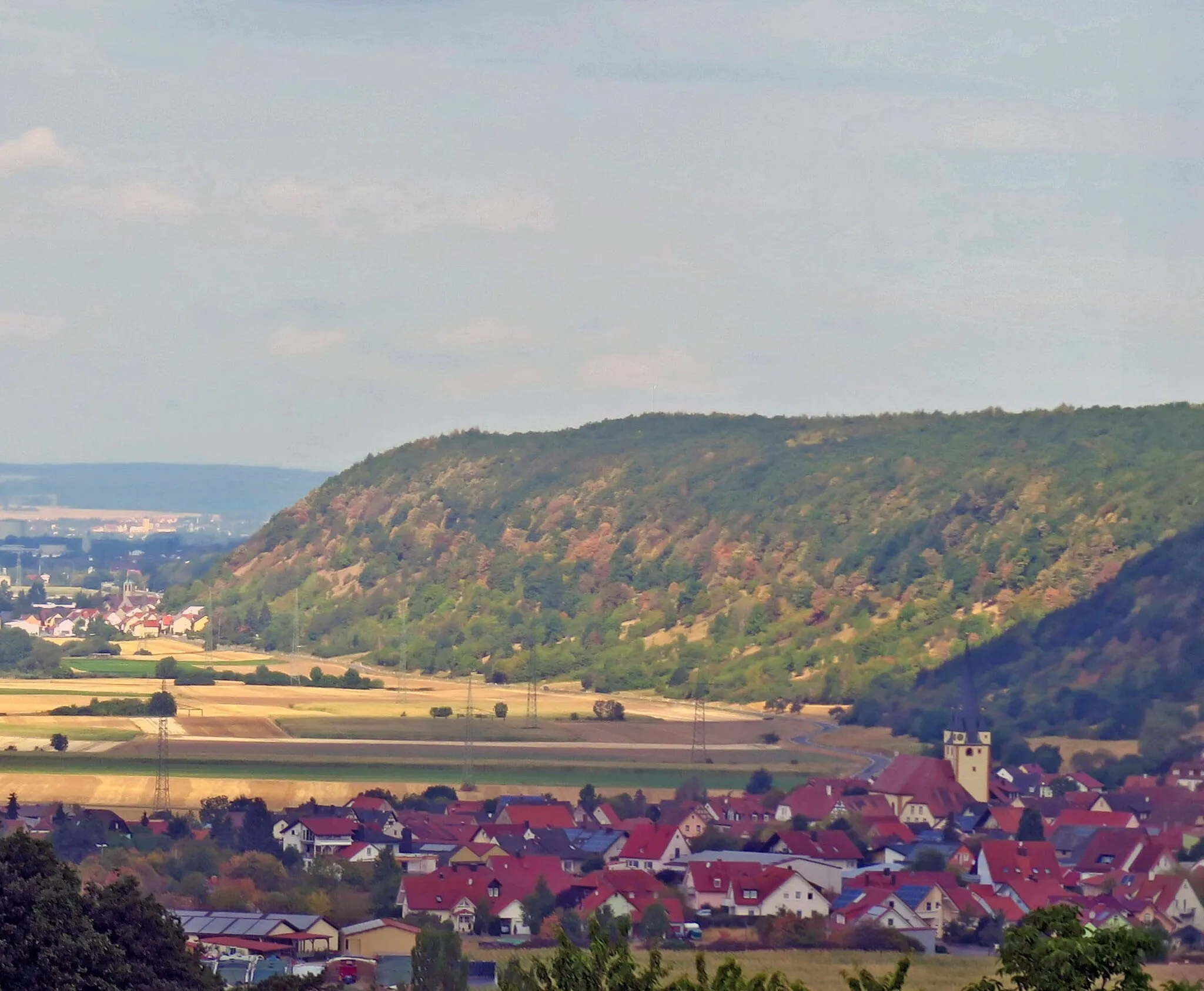Photo showing: (NSG:BY-NSG-00122.01)_Ebelsberg Ebelsberg, vom Drei-Eichen-Blick bei Stettfeld aus fotografiert