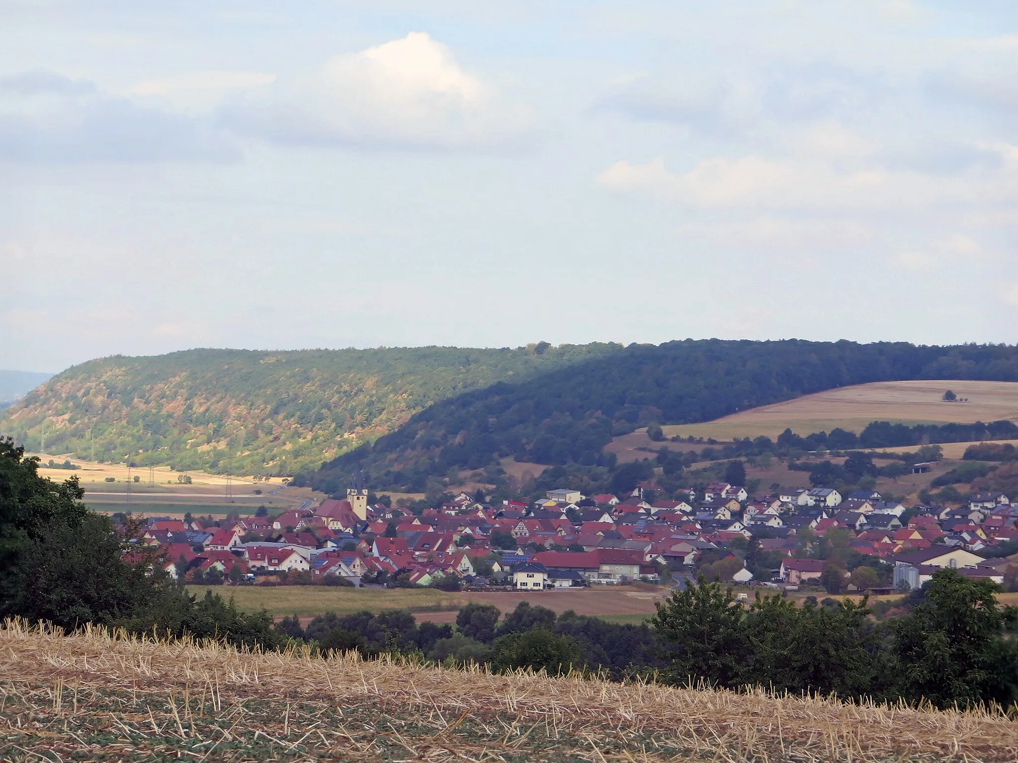 Photo showing: (NSG:BY-NSG-00122.01)_Ebelsberg Ebelsberg, vom Drei-Eichen-Blick bei Stettfeld aus fotografiert