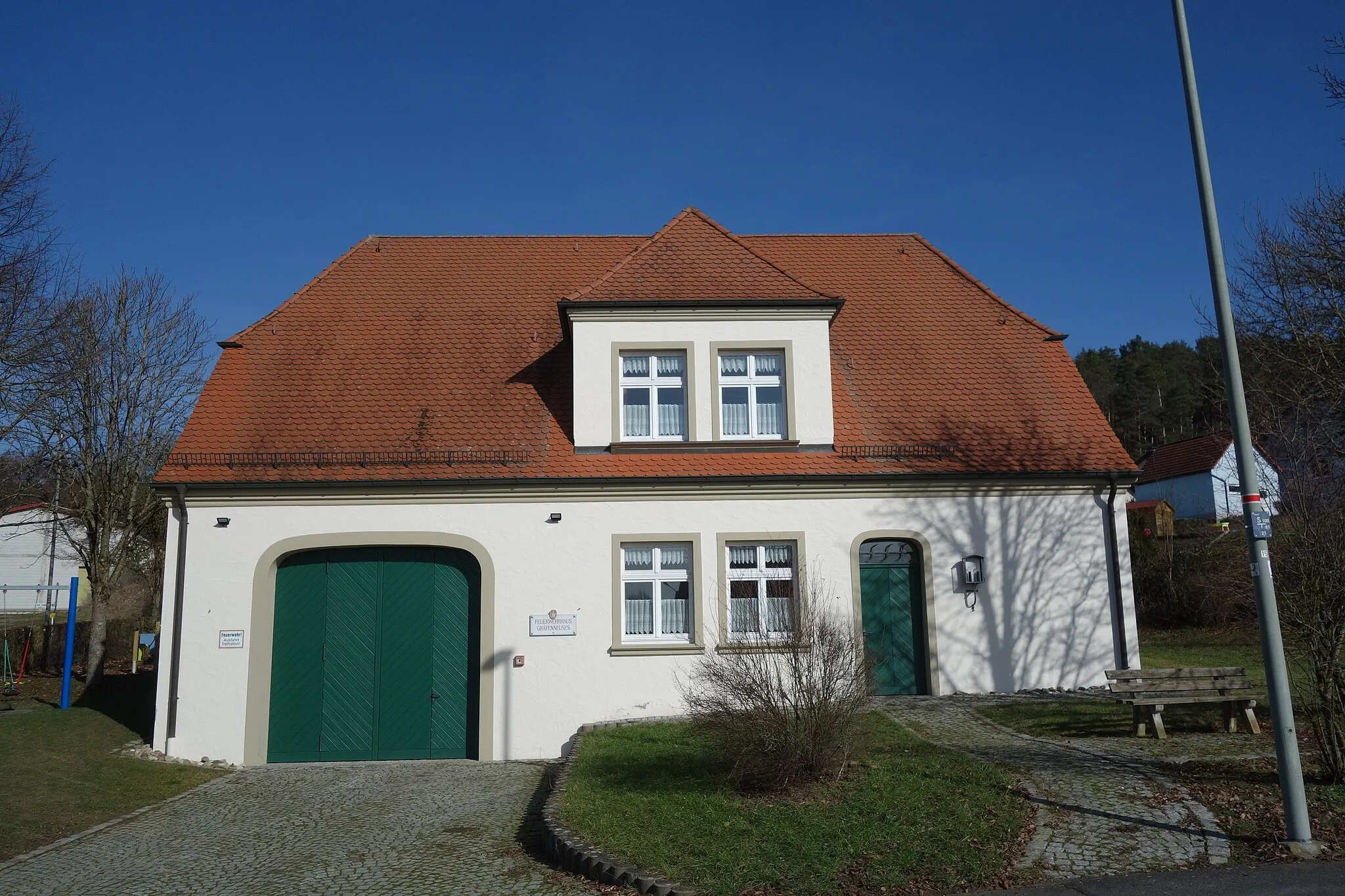 Photo showing: The fire house in Gräfenneuses, a village of Geiselwind, a town in northern Bavaria.