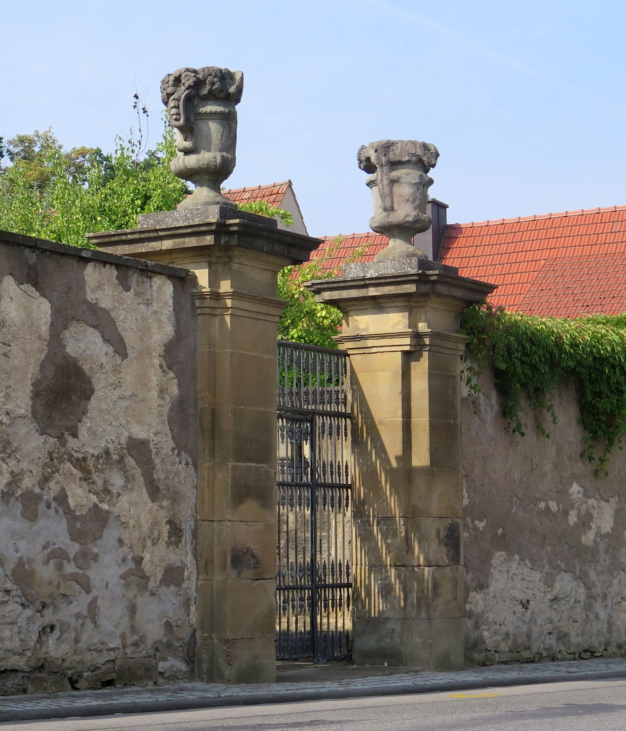 Photo showing: Gartentor Schloss Oberschwappach