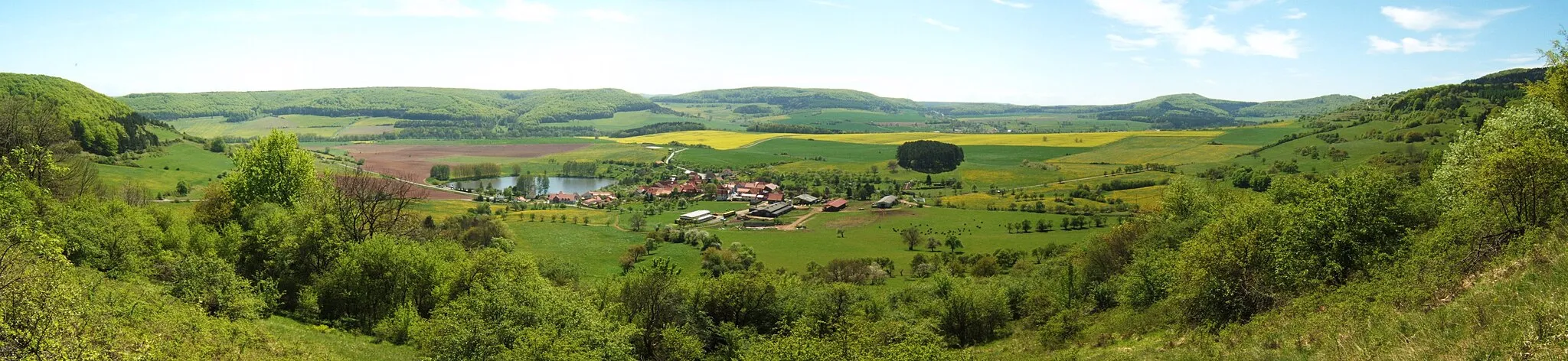 Photo showing: Panorama view to Seeba (Thuringia) and the Herpf valley