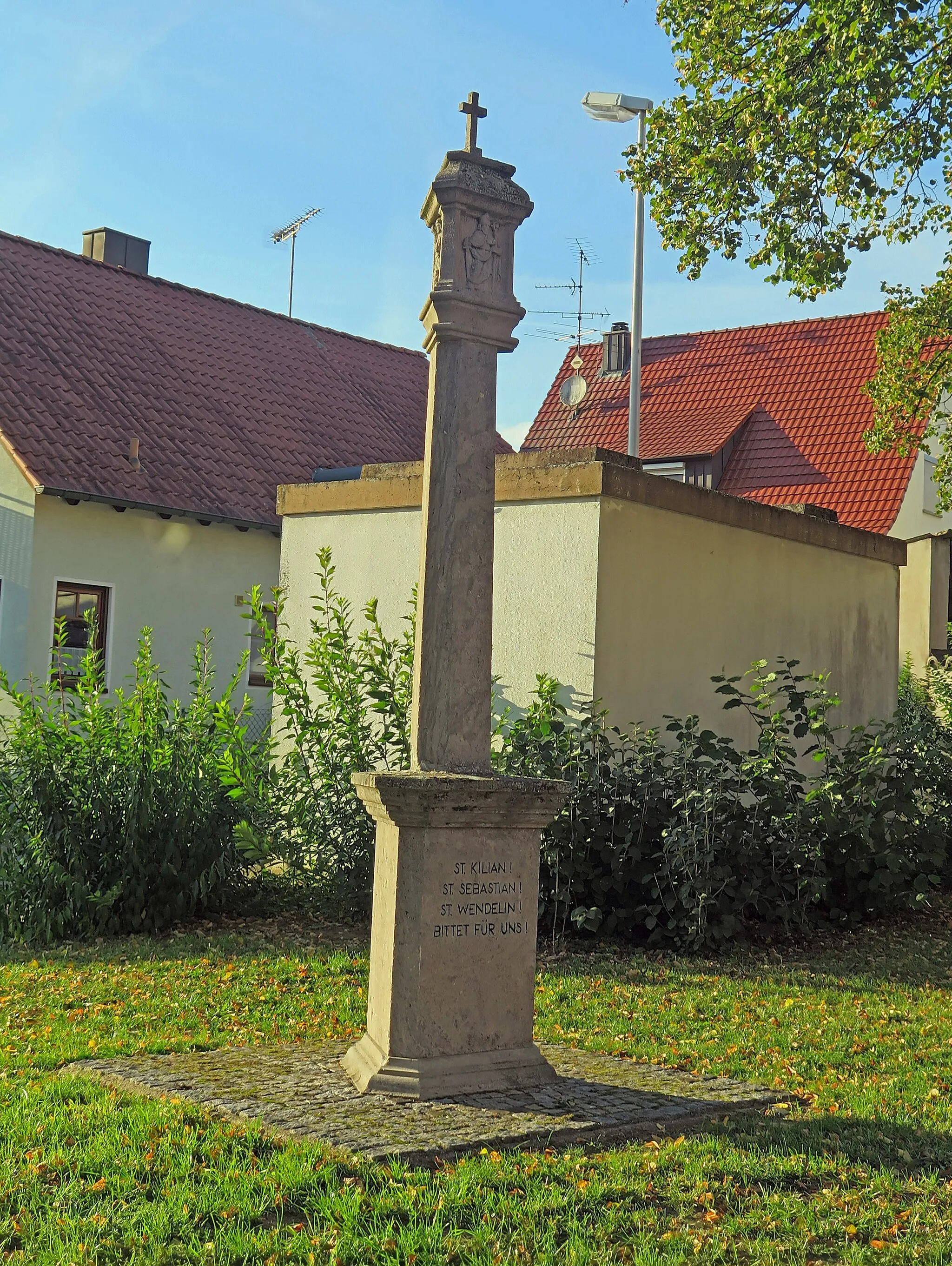 Photo showing: Wayside shrine, 1746/1946