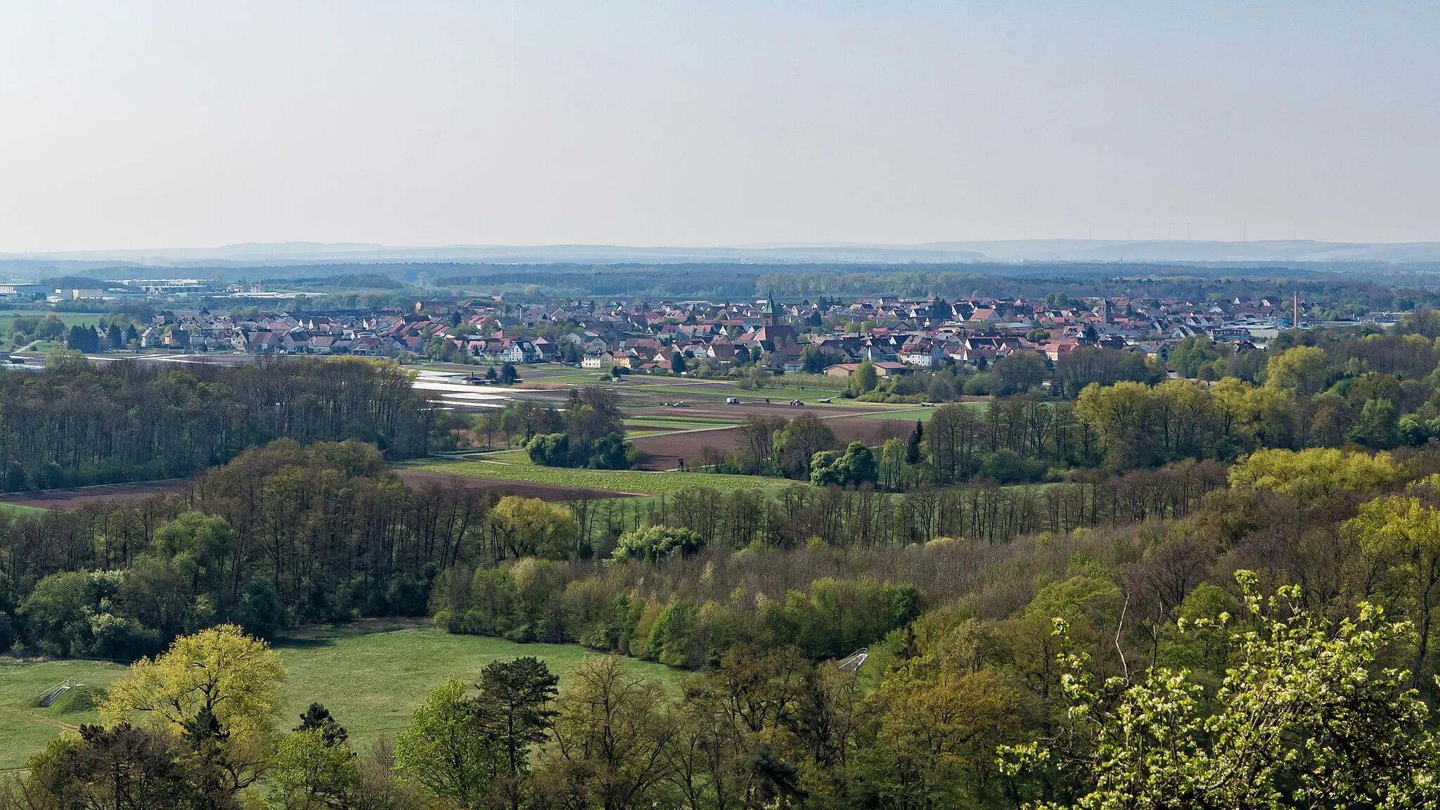 Photo showing: Blick von der Peterstirn auf Sennfeld, 2017