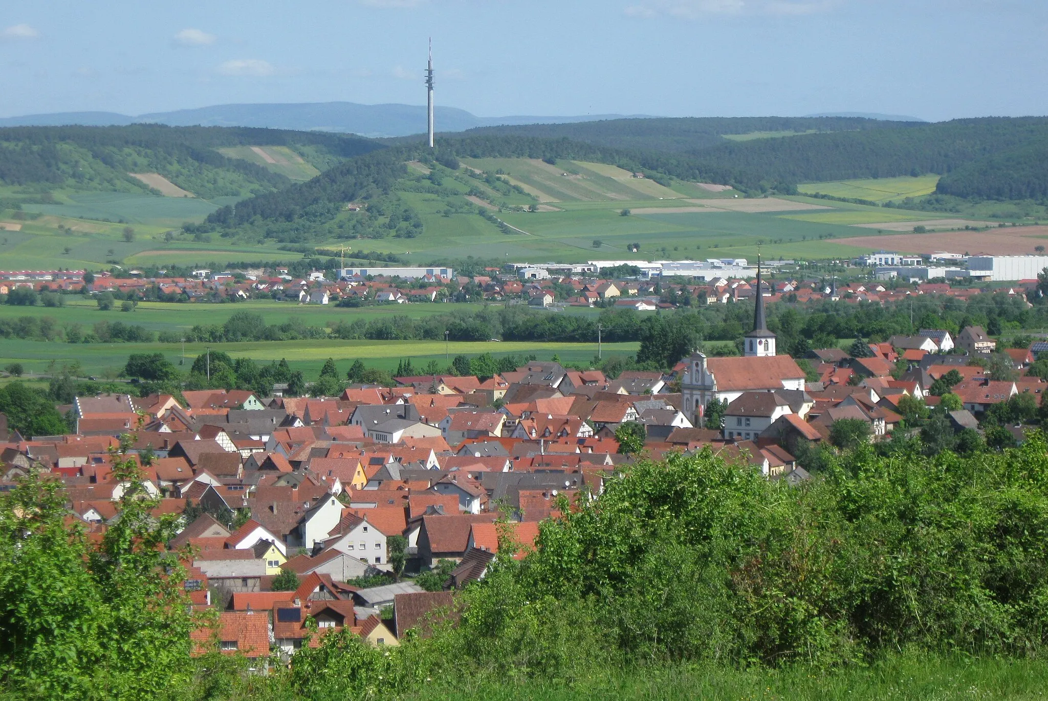 Photo showing: Blick auf Fuchsstadt Juni 2010 von Süden