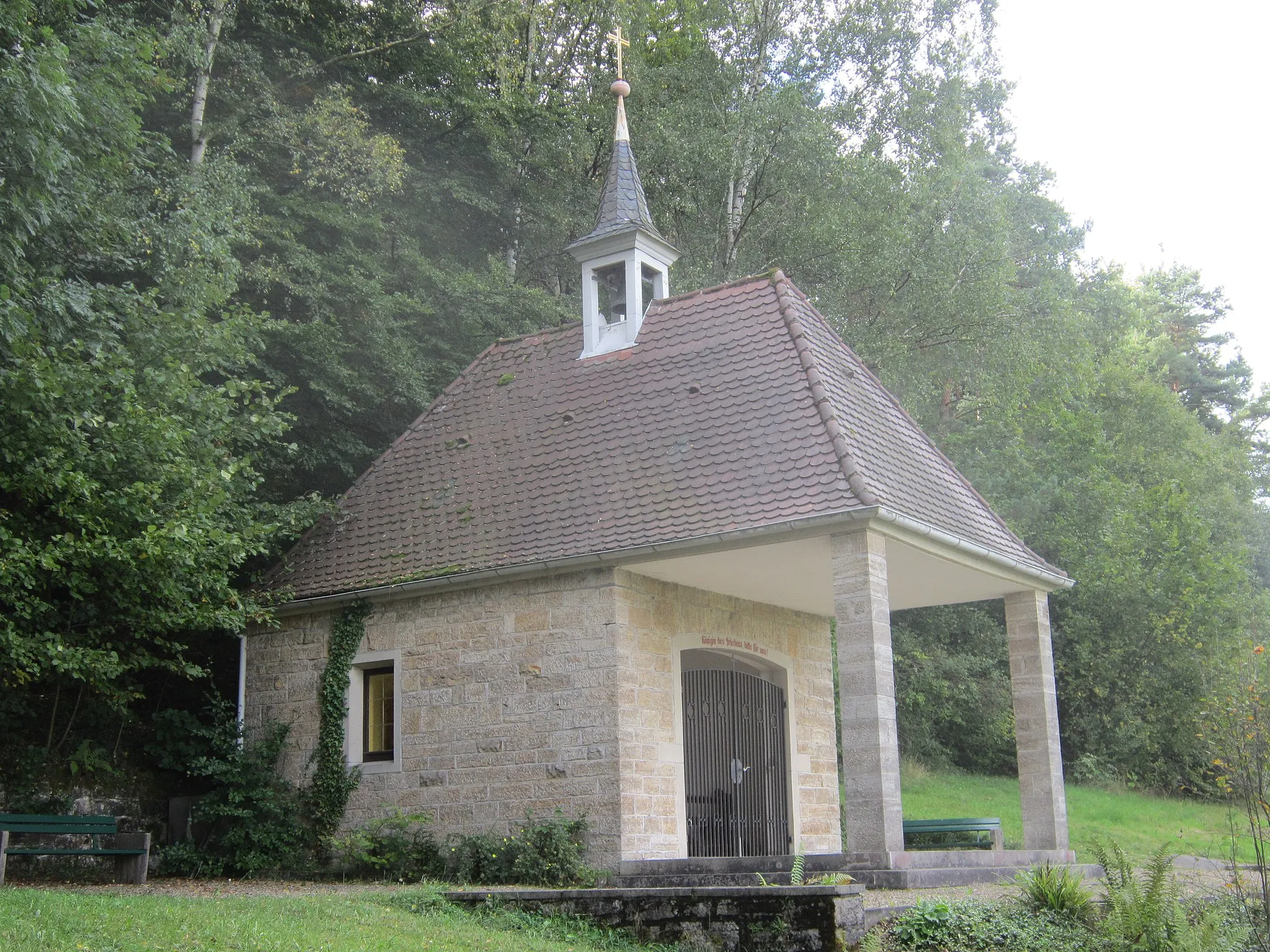 Photo showing: The "Friedenskapelle", a chapel in the German town of Nüdlingen in Lower Franconia (Bavaria).
