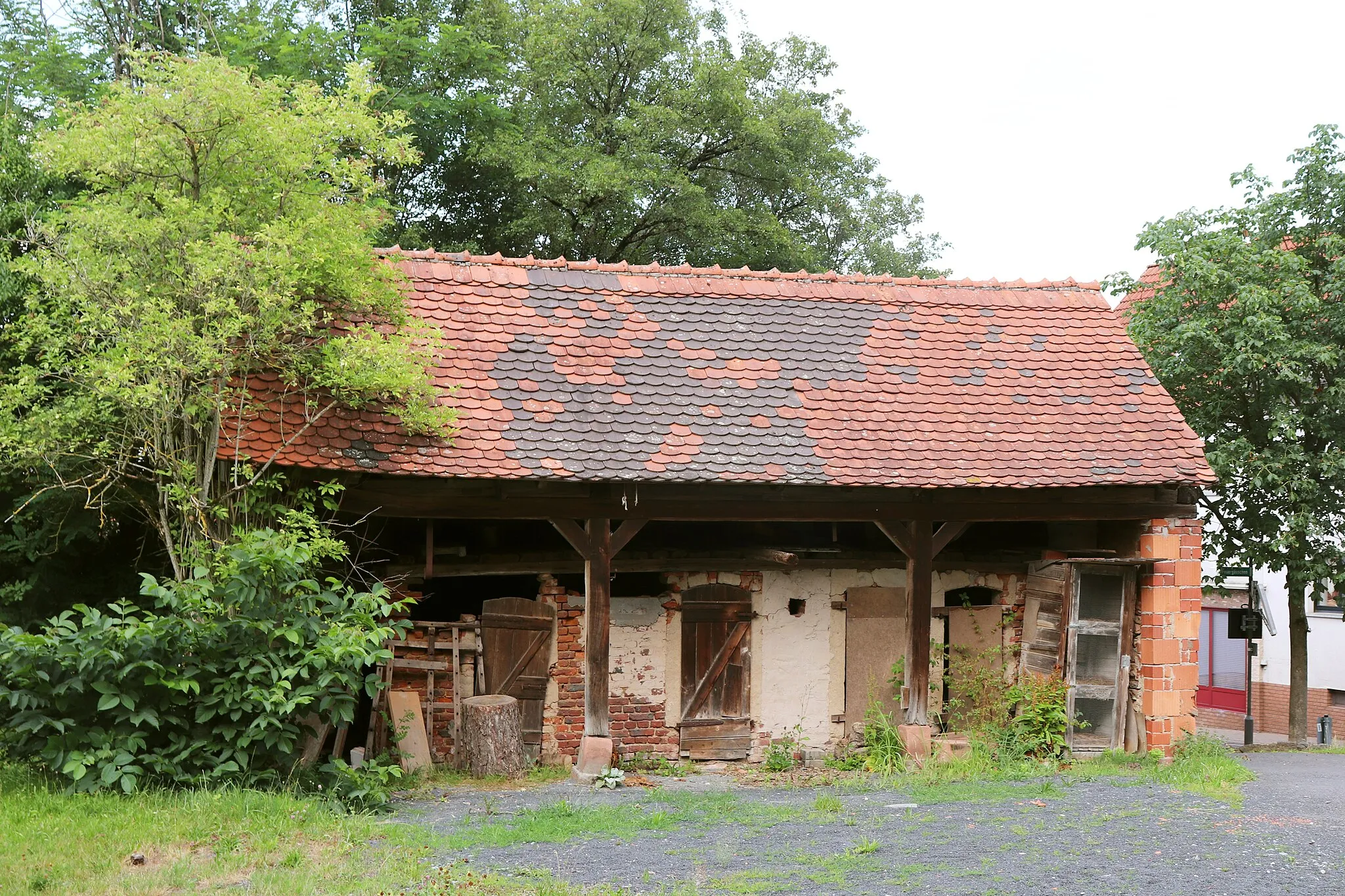 Photo showing: Johannesberg (Bavaria), Hauptstrasse 8, former parsonage, stable for small animals