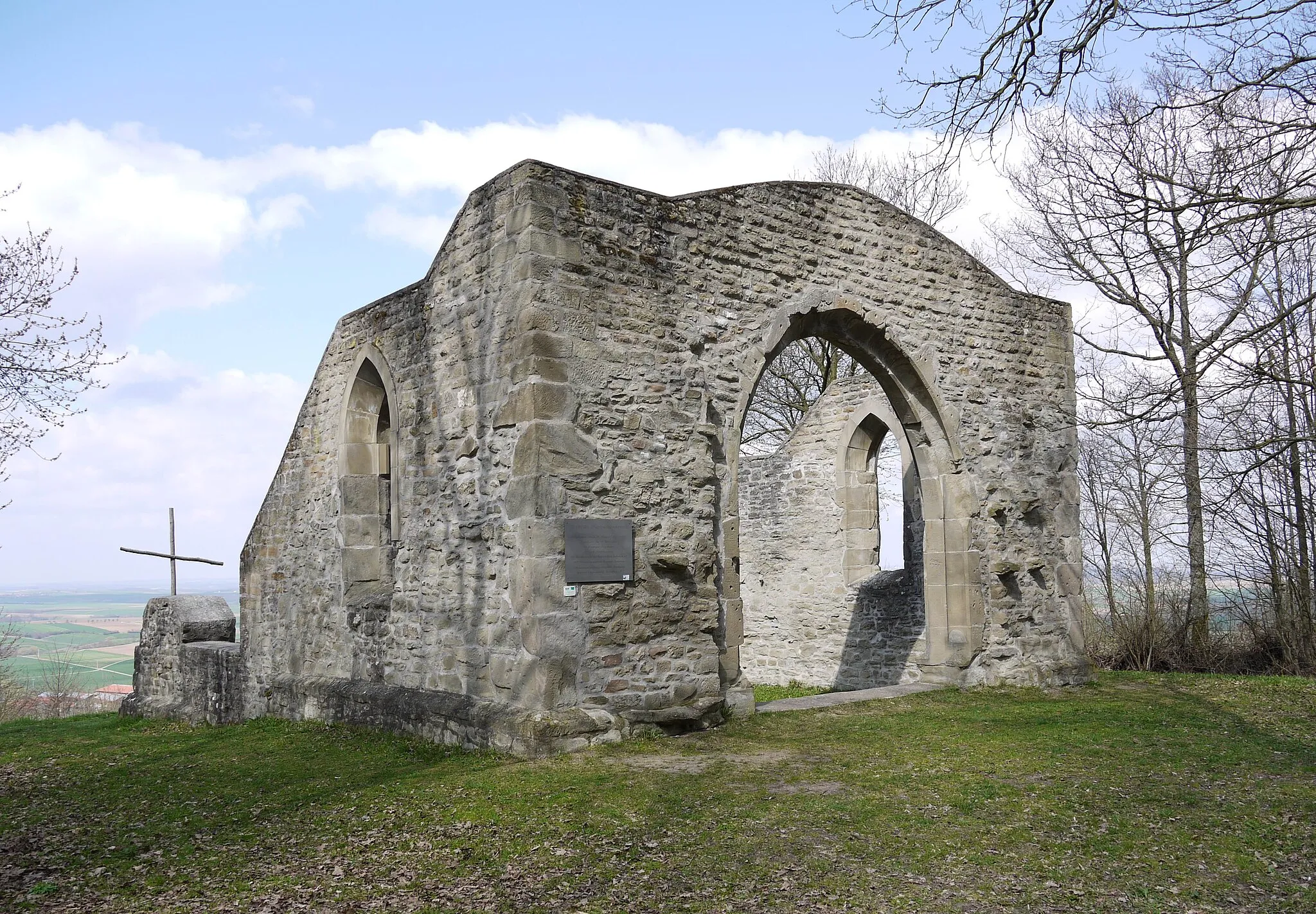 Photo showing: Ruin of a chapel nearby Bullenheim