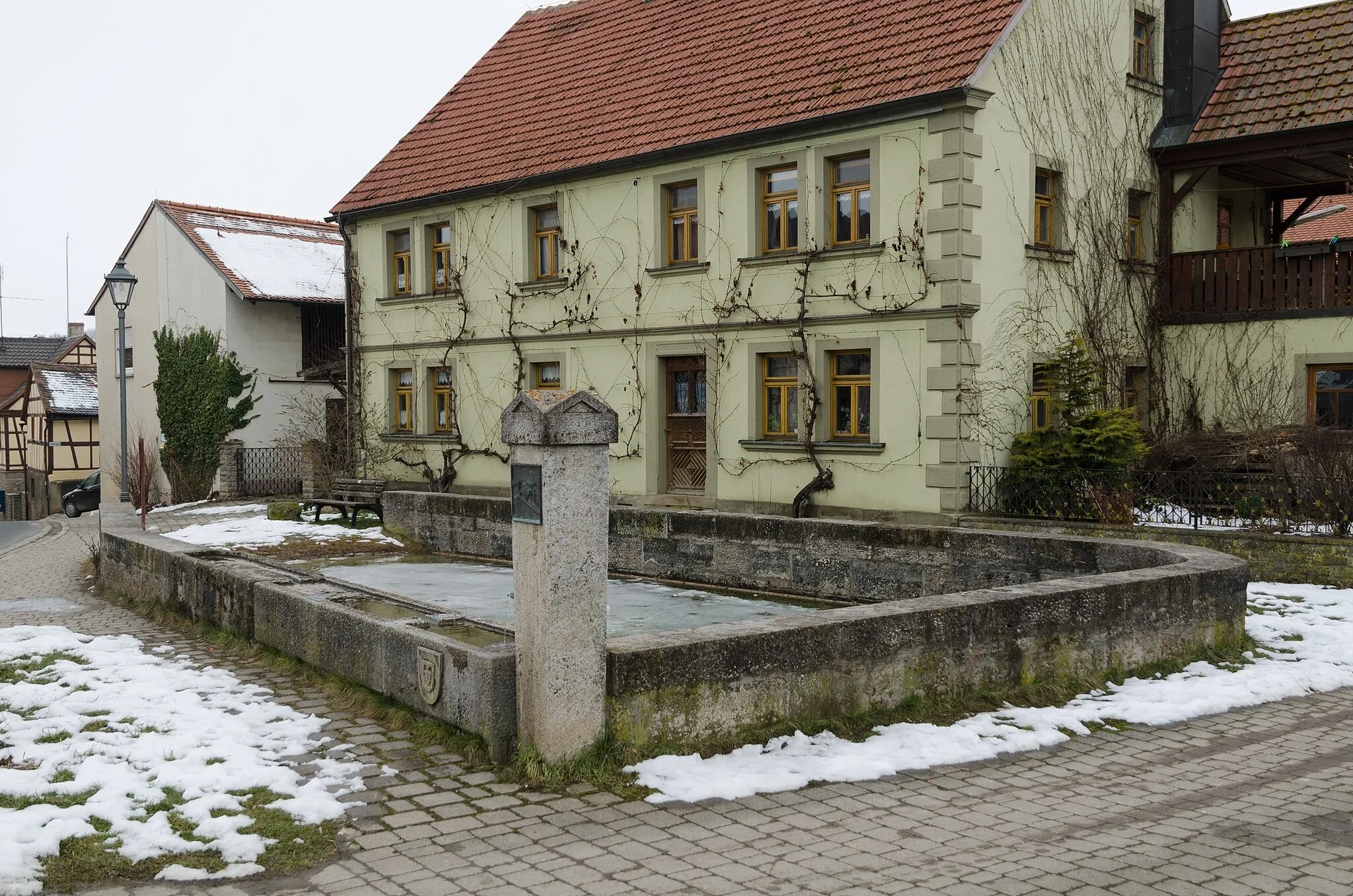 Photo showing: Ippesheim, Hauptstraße, Pferdeschwemme