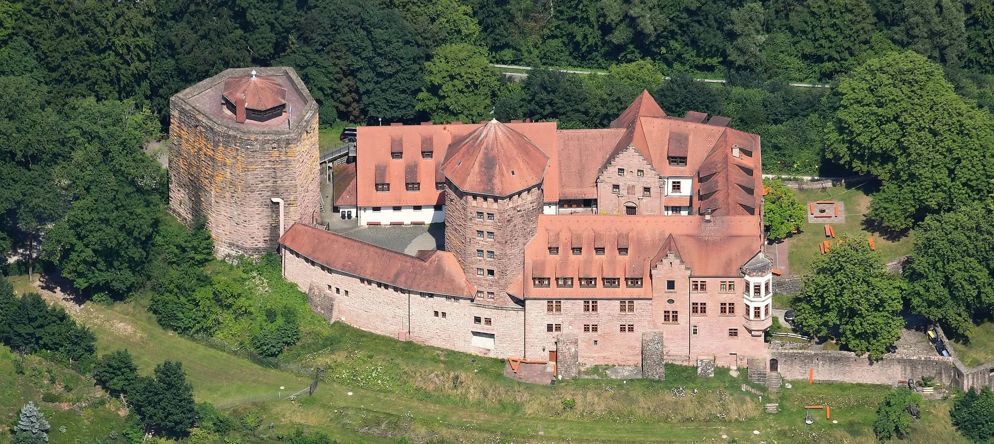 Photo showing: Aerial image of the Rieneck Castle