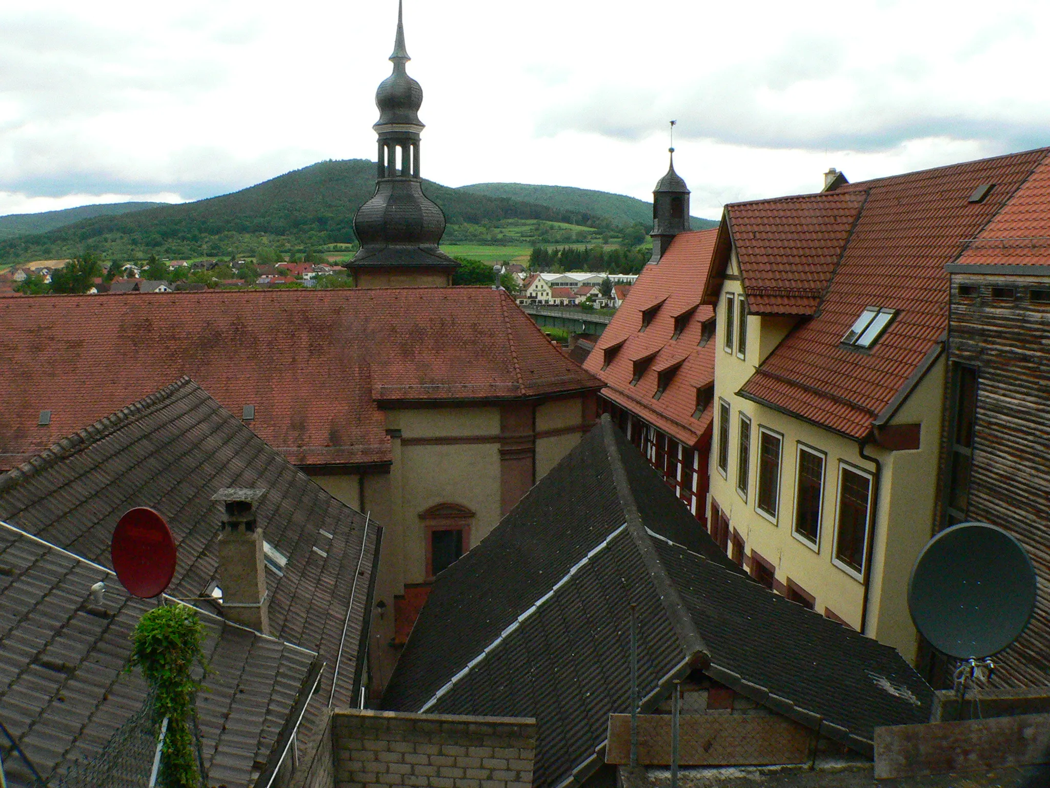 Photo showing: Freudenberg am Main, Gassen um die alte Pfarrkirche St, Laurentius