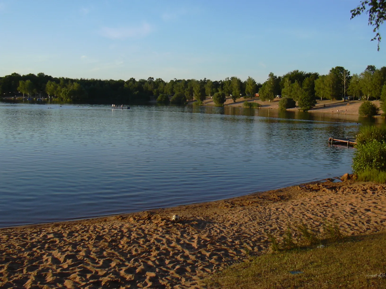 Photo showing: Sandy beach Kahler See (Freigericht-Ost), near Aschaffenburg, Bavaria/Germany