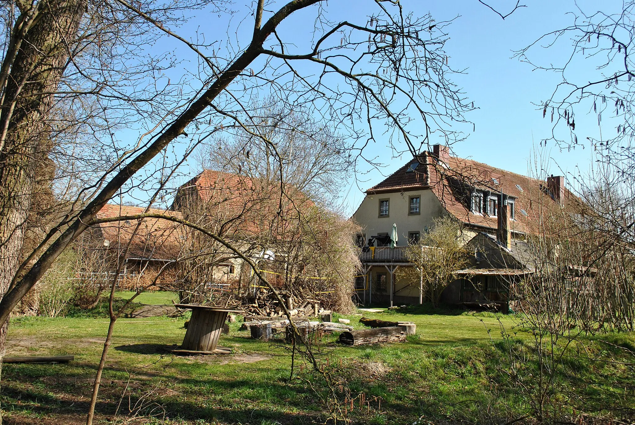 Photo showing: Ehemalige Papiermühle, heute Bauernhof  Eingeschossiger Halbwalmdachbau, Bruchstein, frühes 19. Jahrhundert