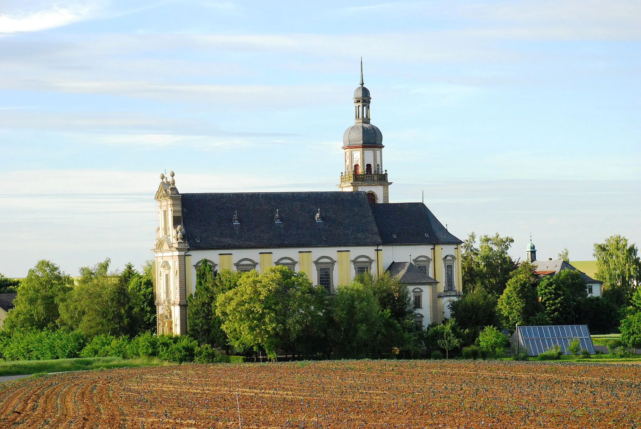 Photo showing: Südansicht der Wallfahrtskirche Fährbrück in Hausen, Landkreis Würzburg, Bayern. Als Baudenkmal unter Aktennummer D-6-79-143-25 in der Bayerischen Denkmalliste aufgeführt.