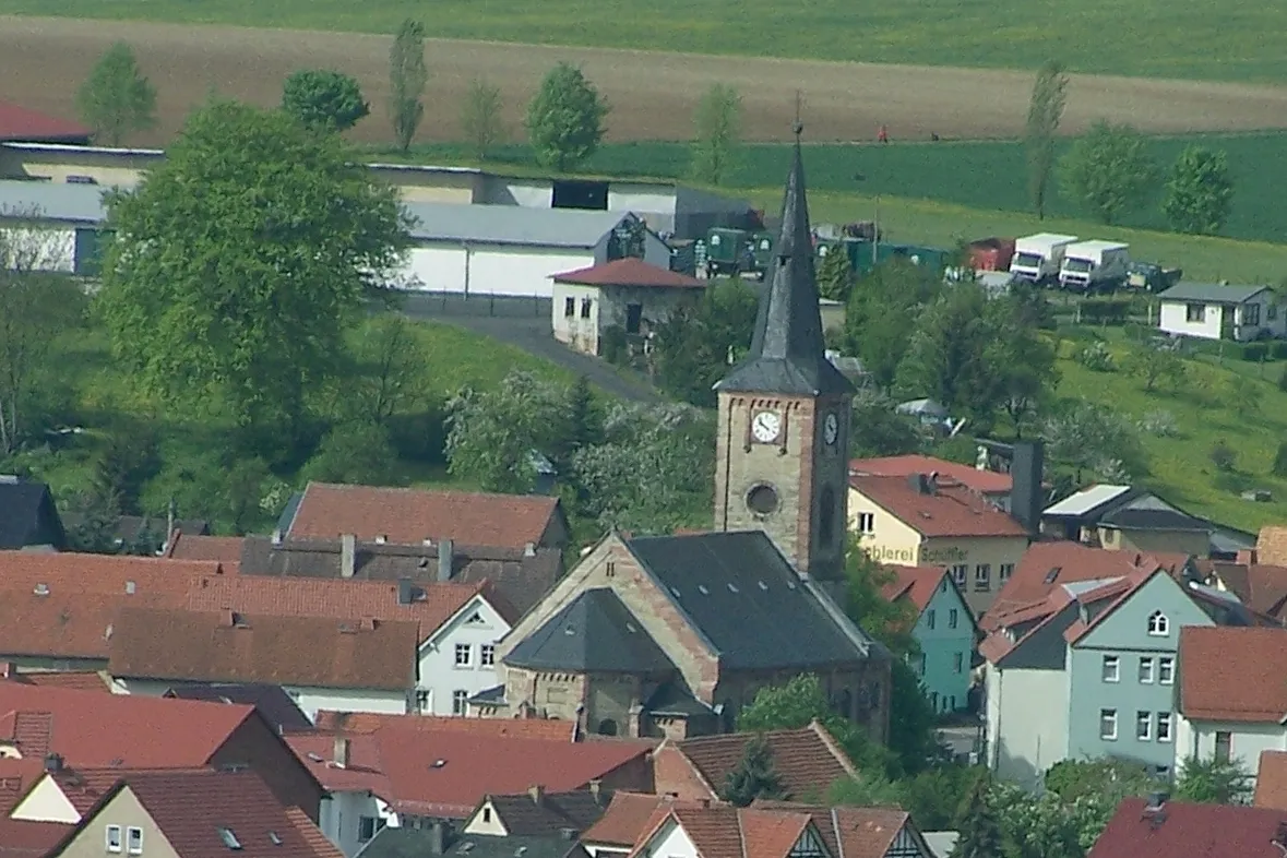 Photo showing: Blick von Nordosten in das Stadtzentrum von Kaltennordherim, Bereich der St.-Nikolai-Kirche