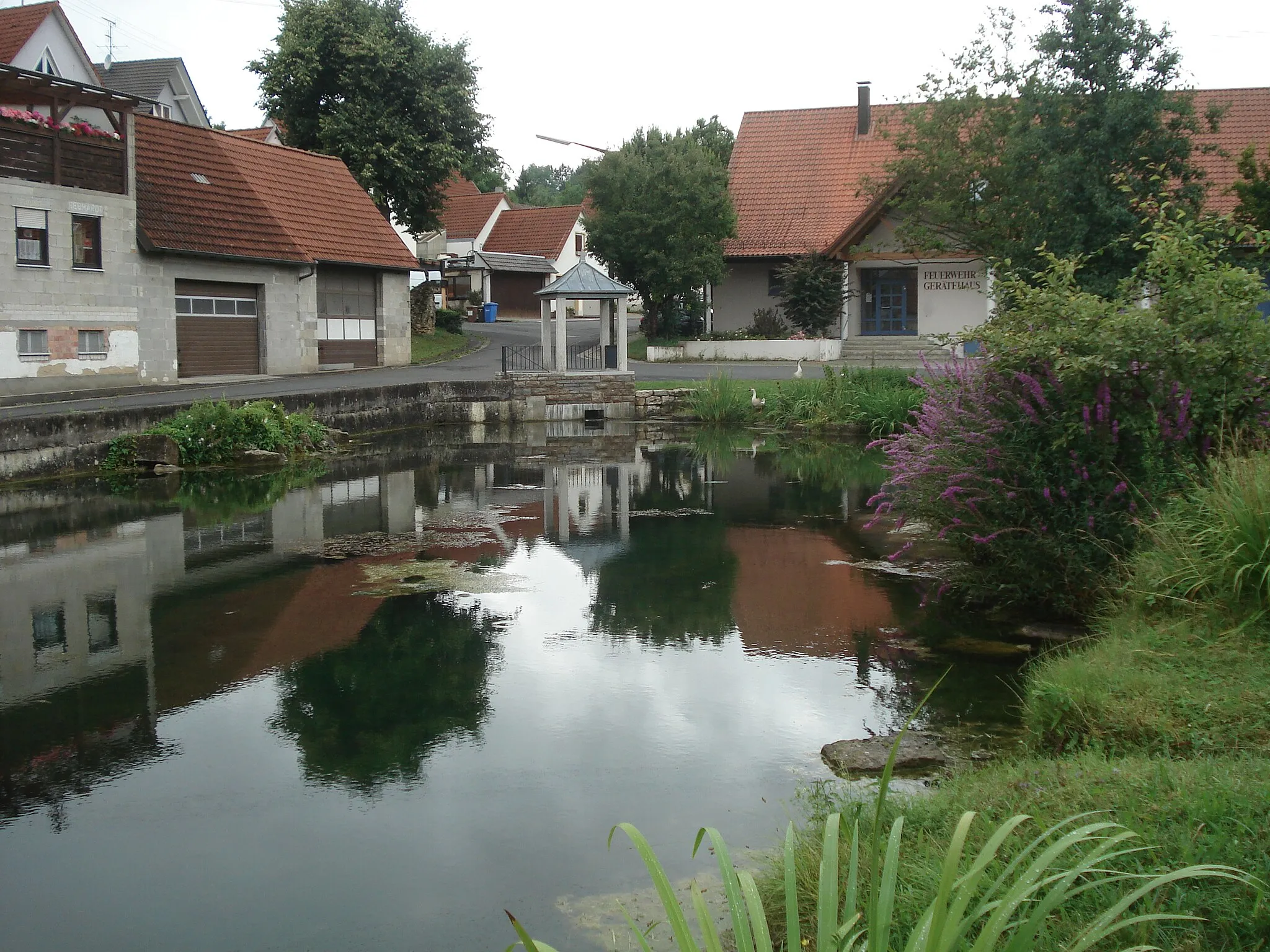 Photo showing: Die Grummibachquelle in Urspringen