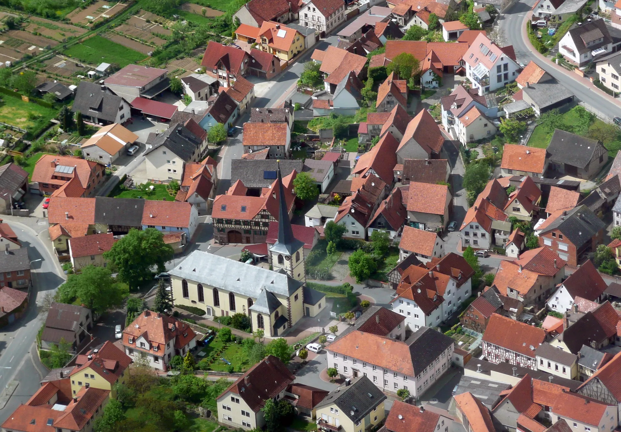 Photo showing: Aerial view of Steinfeld (Lower Franconia), Germany. Historical center with church