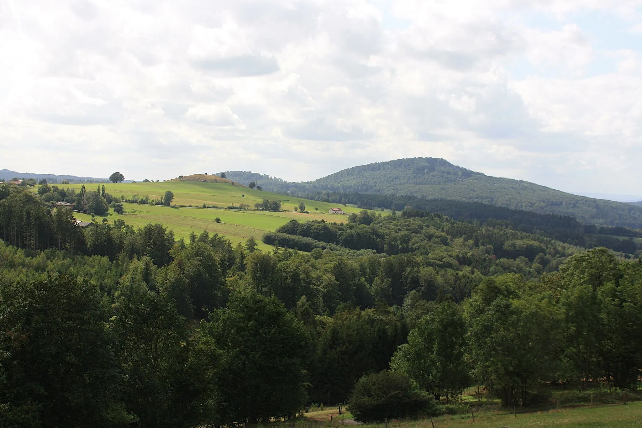 Photo showing: Blick aus östlicher Richtung auf Rodenbacher Küppel, Kleine Nalle, Große Nalle