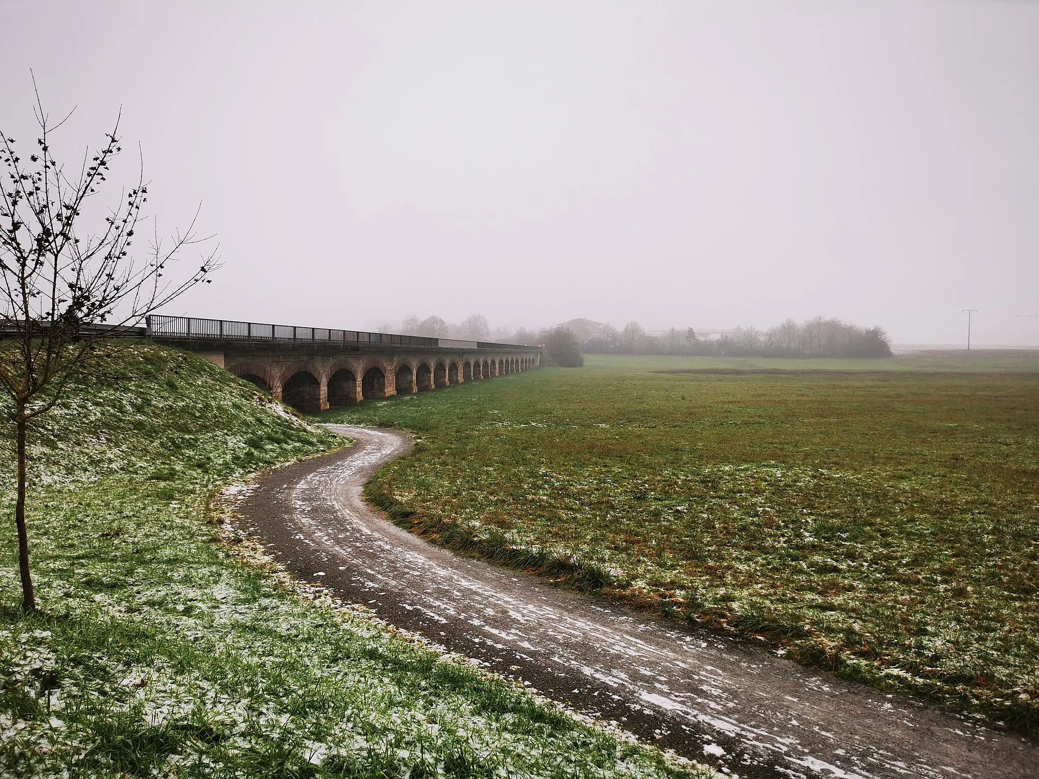 Photo showing: Bogenbrücke über den Talgrund der Fränkischen Saale bei Großenbrach