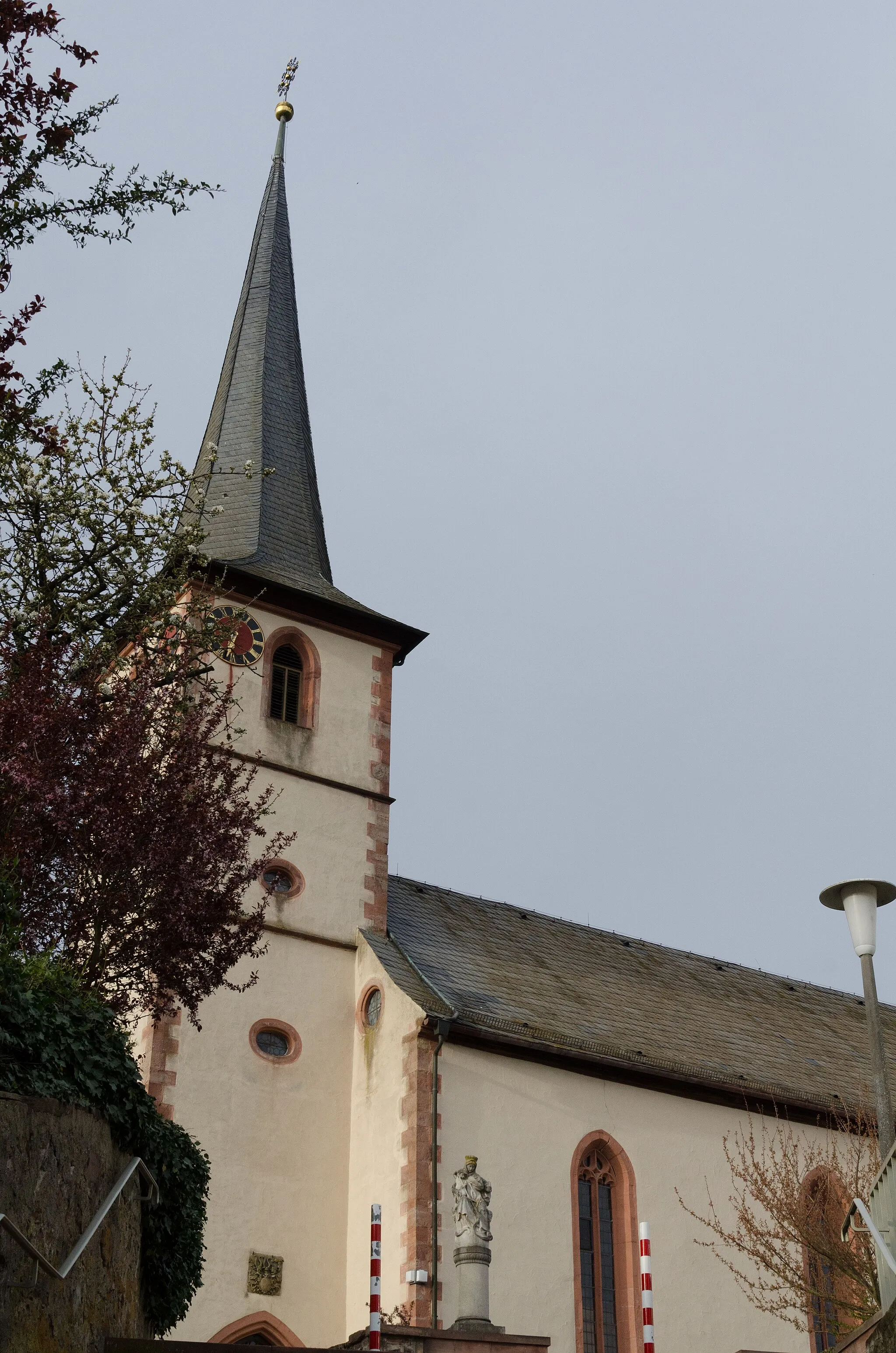 Photo showing: Bad Bocklet, Aschach, Katholische Pfarrkirche Hl. Dreifaltigkeit