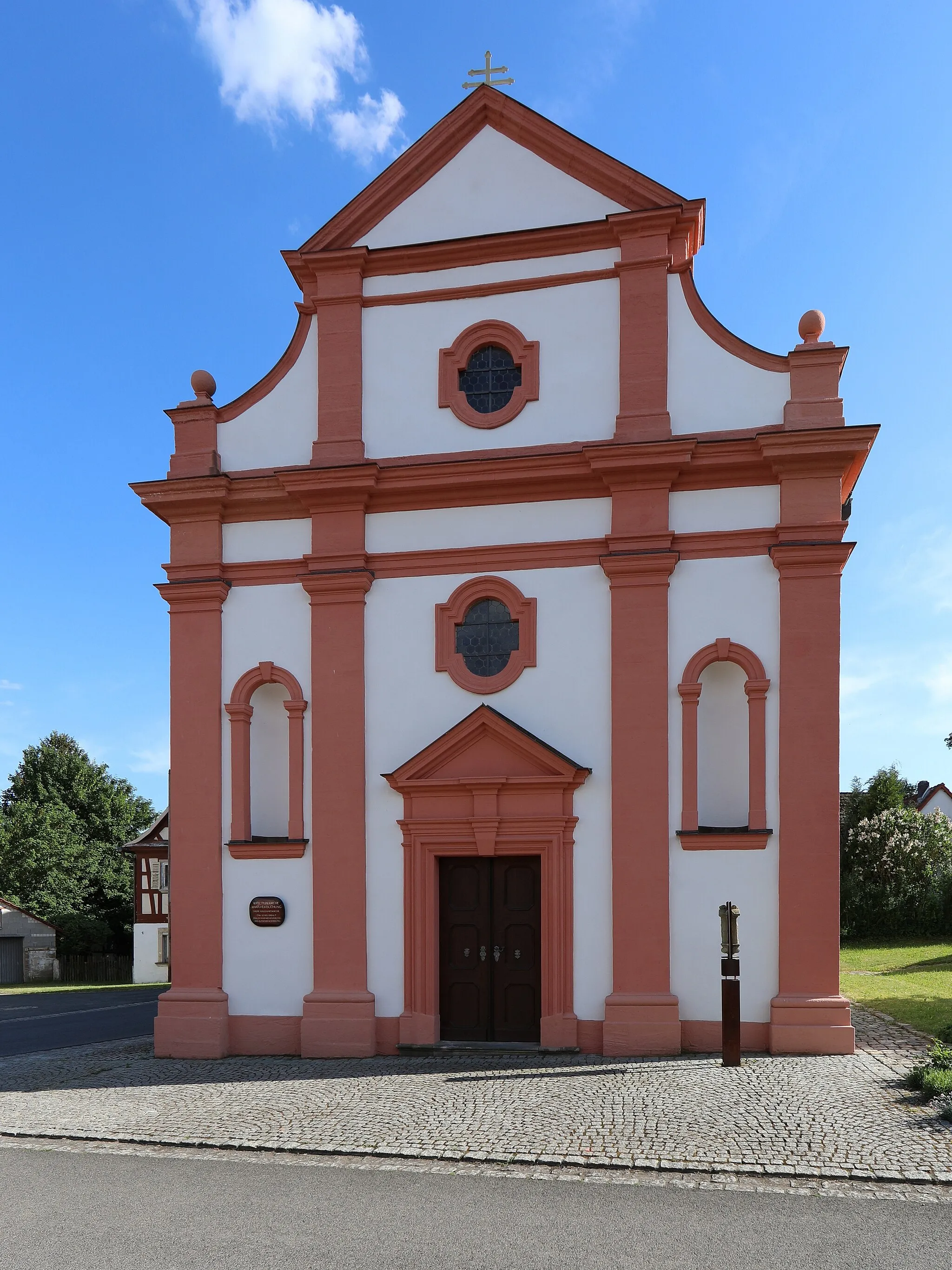 Photo showing: Katholische Filialkirche Mariä Heimsuchung in Neuses am Raueneck
