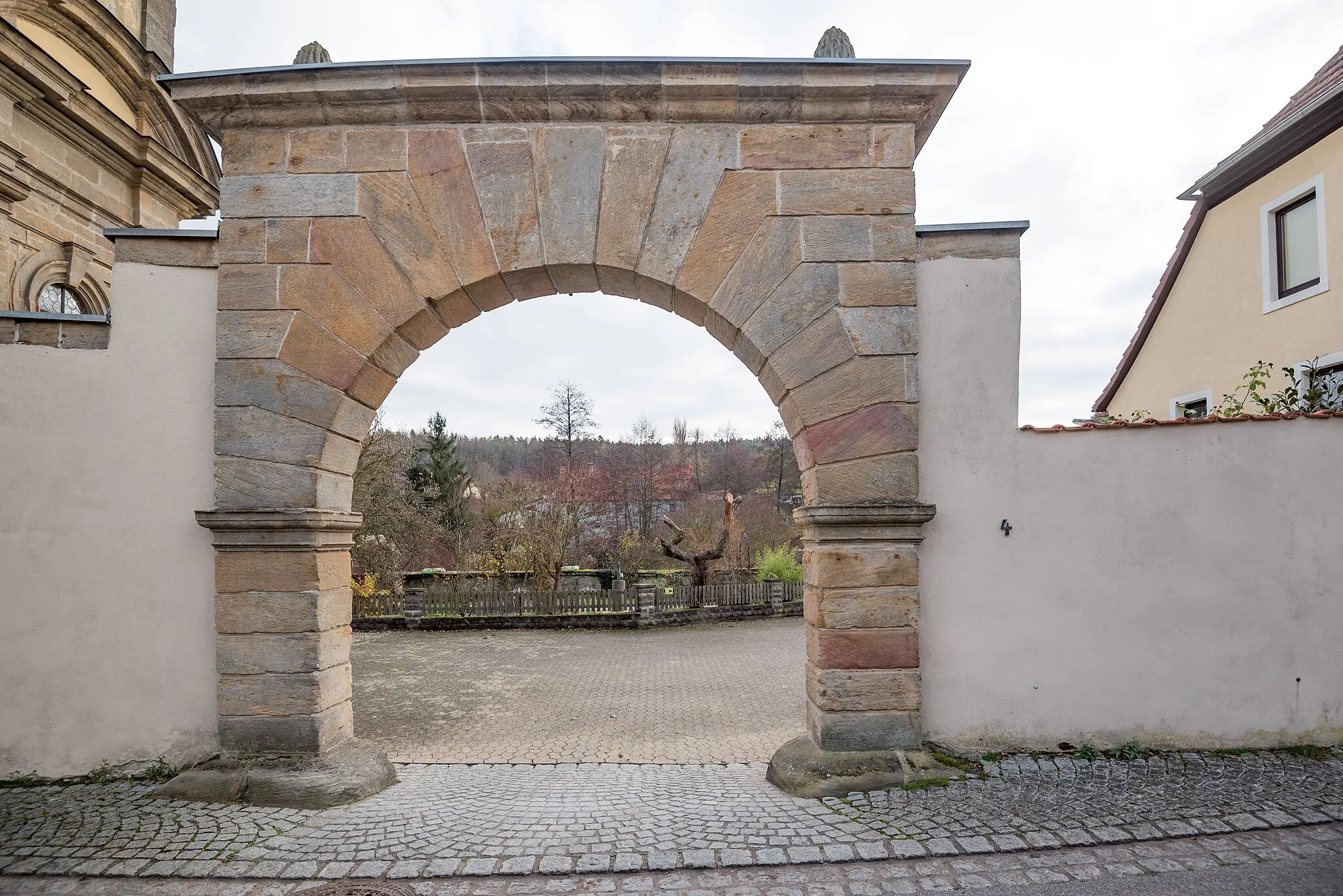 Photo showing: Ebern: Albersdorf, Albersdorfer Dorfstraße 4, Hoftor