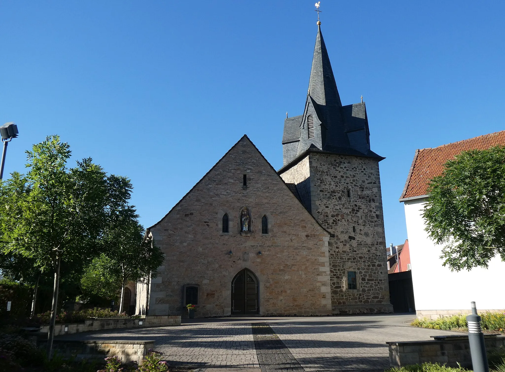 Photo showing: Kirche von Langenbieber, Gemeinde Hofbieber, Landkreis Fulda