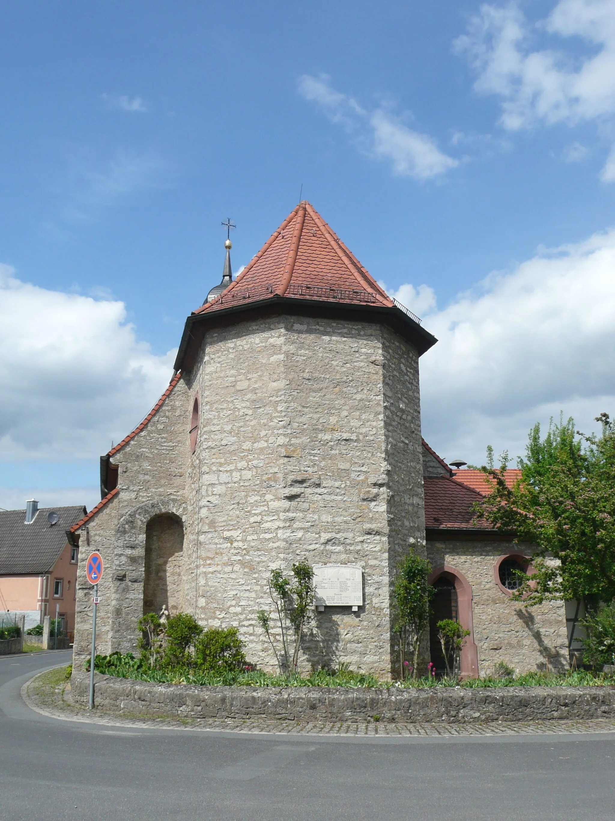 Photo showing: The catholic church St. Kilian in Mädelhofen, a quarter of Waldbüttelbrunn.