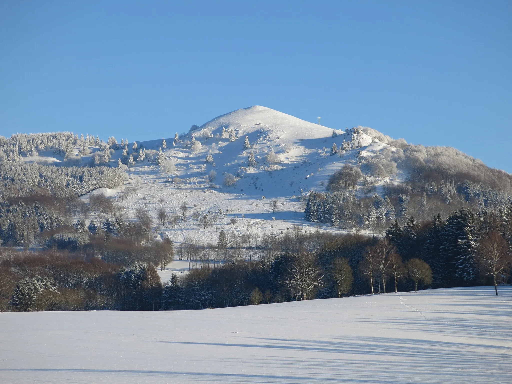 Photo showing: The Pferdskopf in the Rhön Mountains, seen from westnorthwest