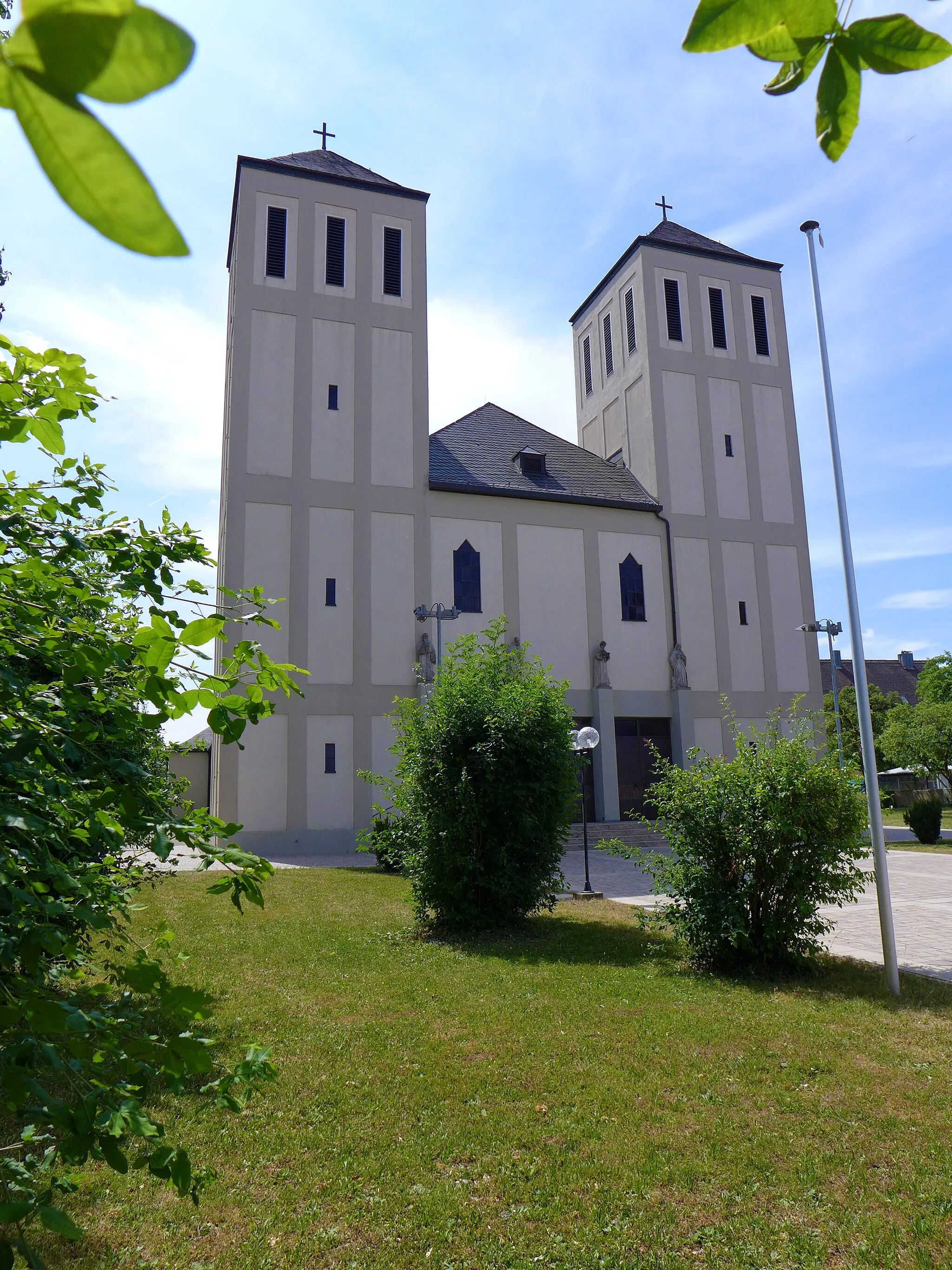 Photo showing: Waldbüttelbrunn, Kirche St. Bartholomäus von 1929 im Stil des Expressionismus