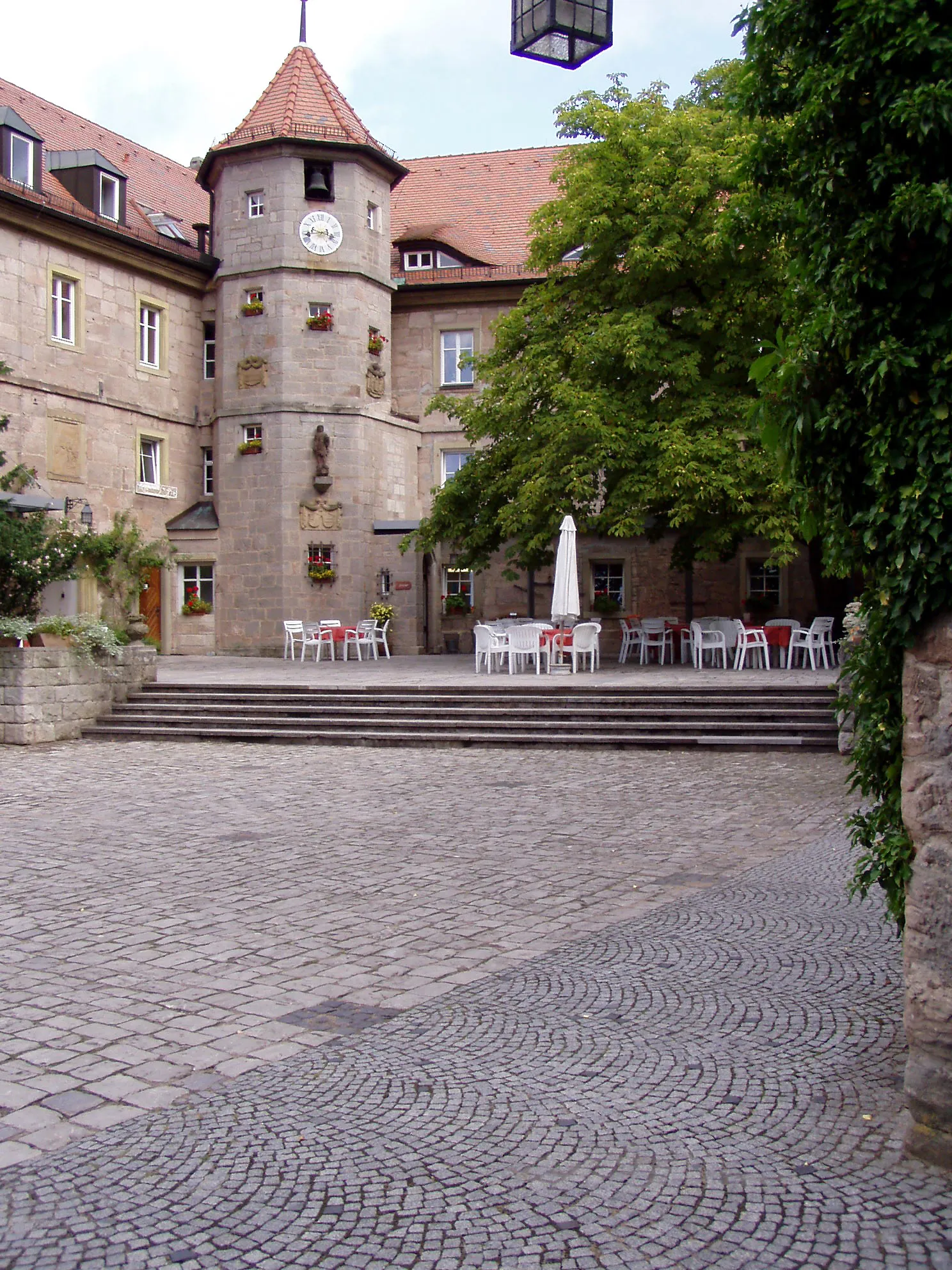 Photo showing: Im Schlosshof von Schloss Schwanberg, Rödelsee / Unterfranken