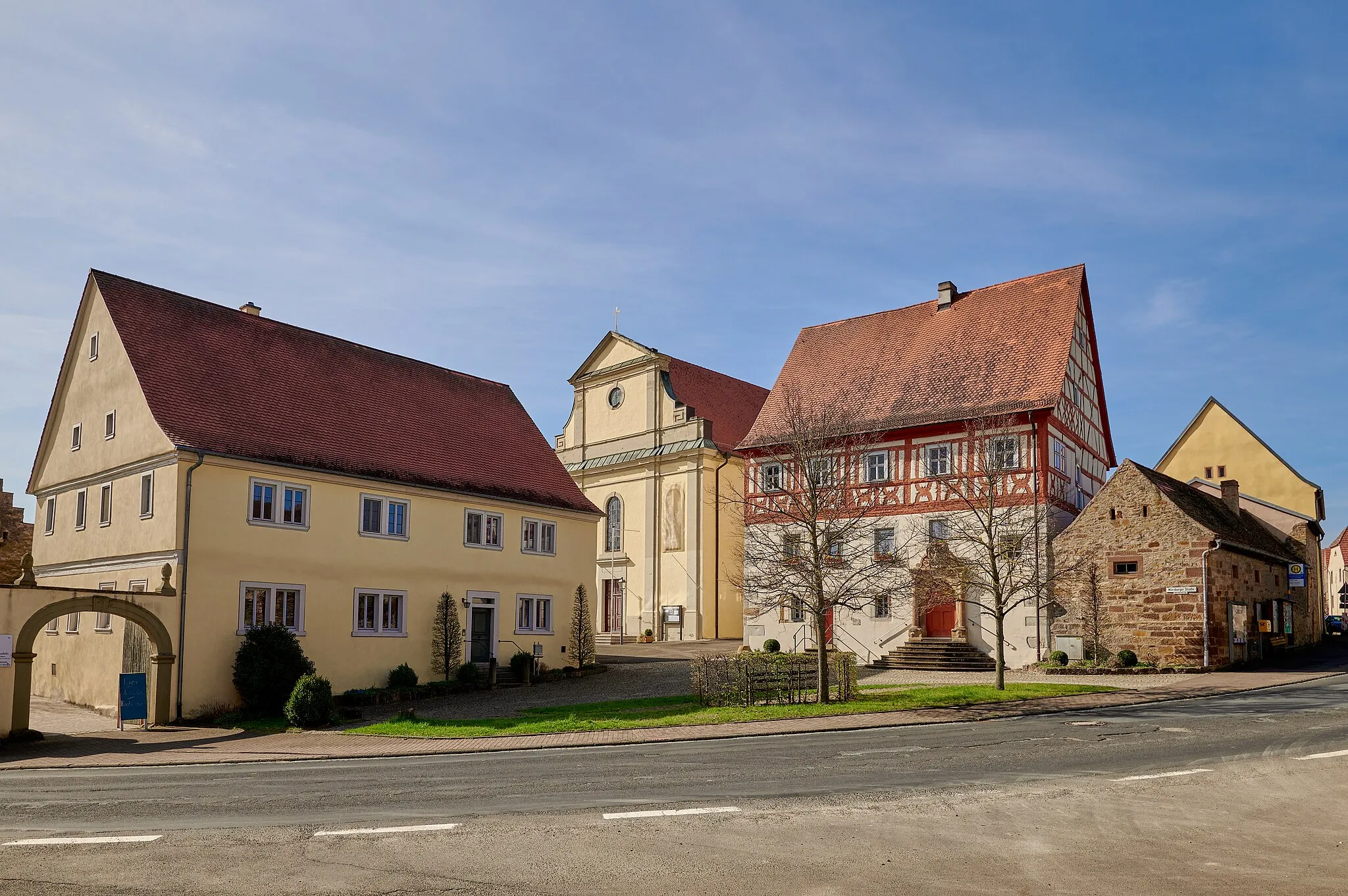 Photo showing: Prichsenstadt: Stadelschwarzach, Würzburger Straße 38, 34, 32