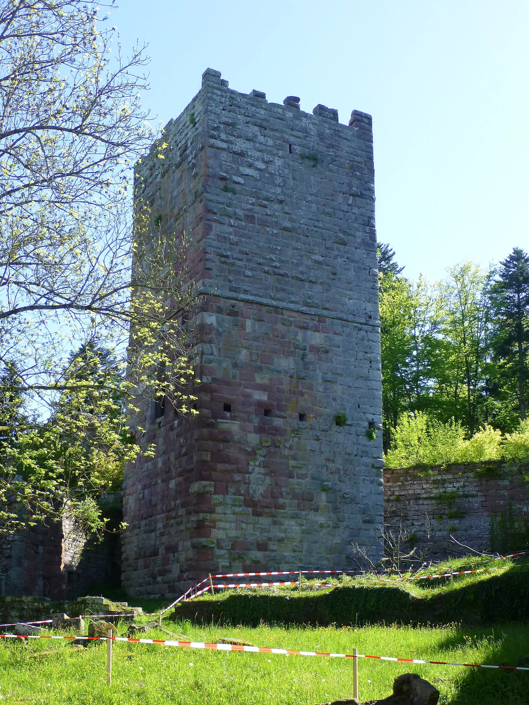 Photo showing: Bergfried der Burgruine Wildenberg (Kirchzell)