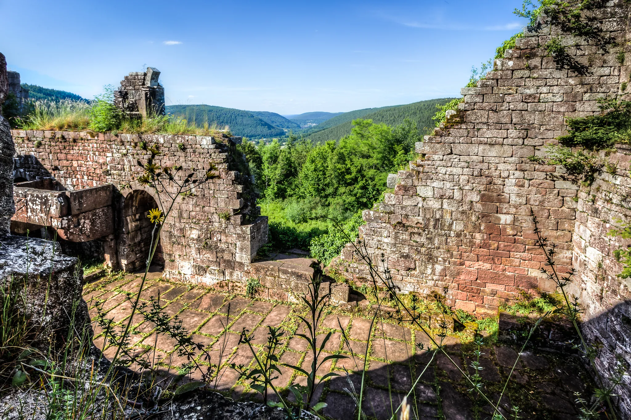 Photo showing: Burg Wildenberg - Blick ins Tal