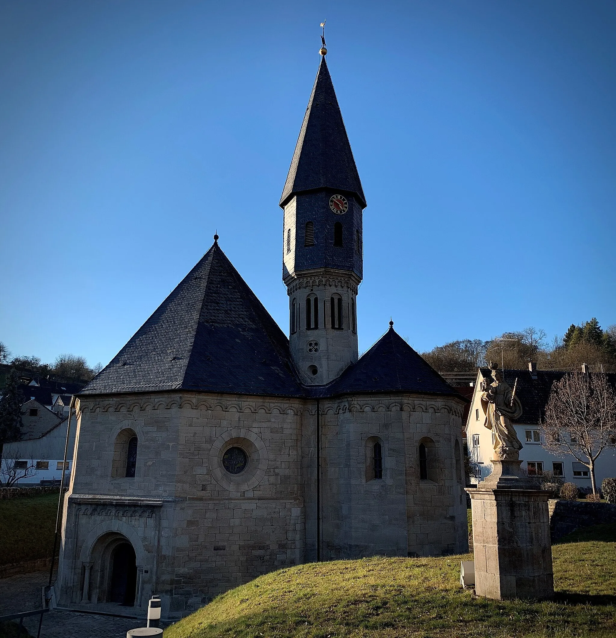 Photo showing: Die St. Achatius-Kapelle in Grünsfeldhausen